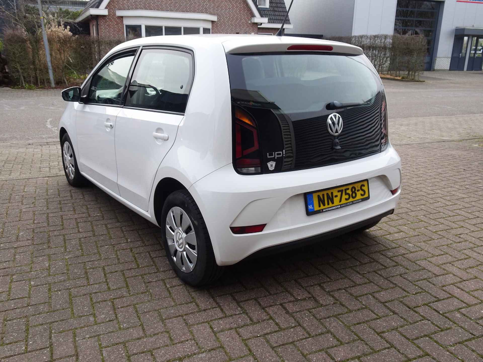 Volkswagen Up! 1.0 BMT move up! - 5/25