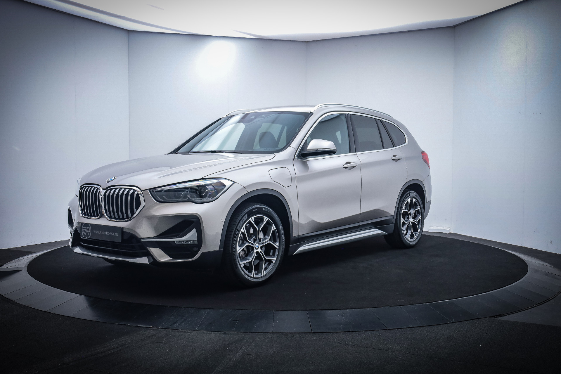 BMW X1 25eA X-LINE SPORT Edition MEMORY/HALF.LEDER/CAMERA/18"LMV/STOEL.VW/M-STUUR/FULL.LED