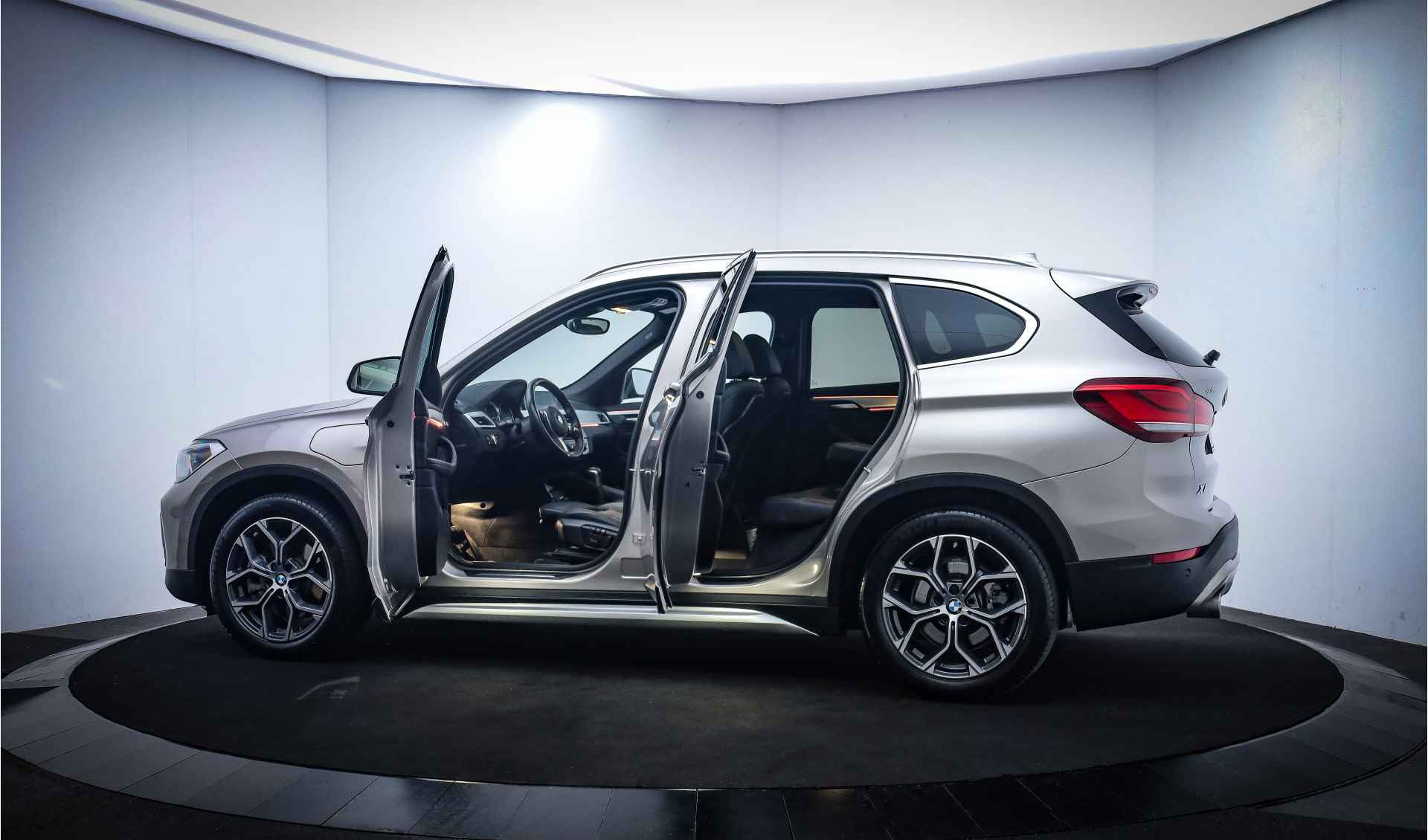 BMW X1 25eA X-LINE SPORT Edition MEMORY/HALF.LEDER/CAMERA/18"LMV/STOEL.VW/M-STUUR/FULL.LED - 9/28