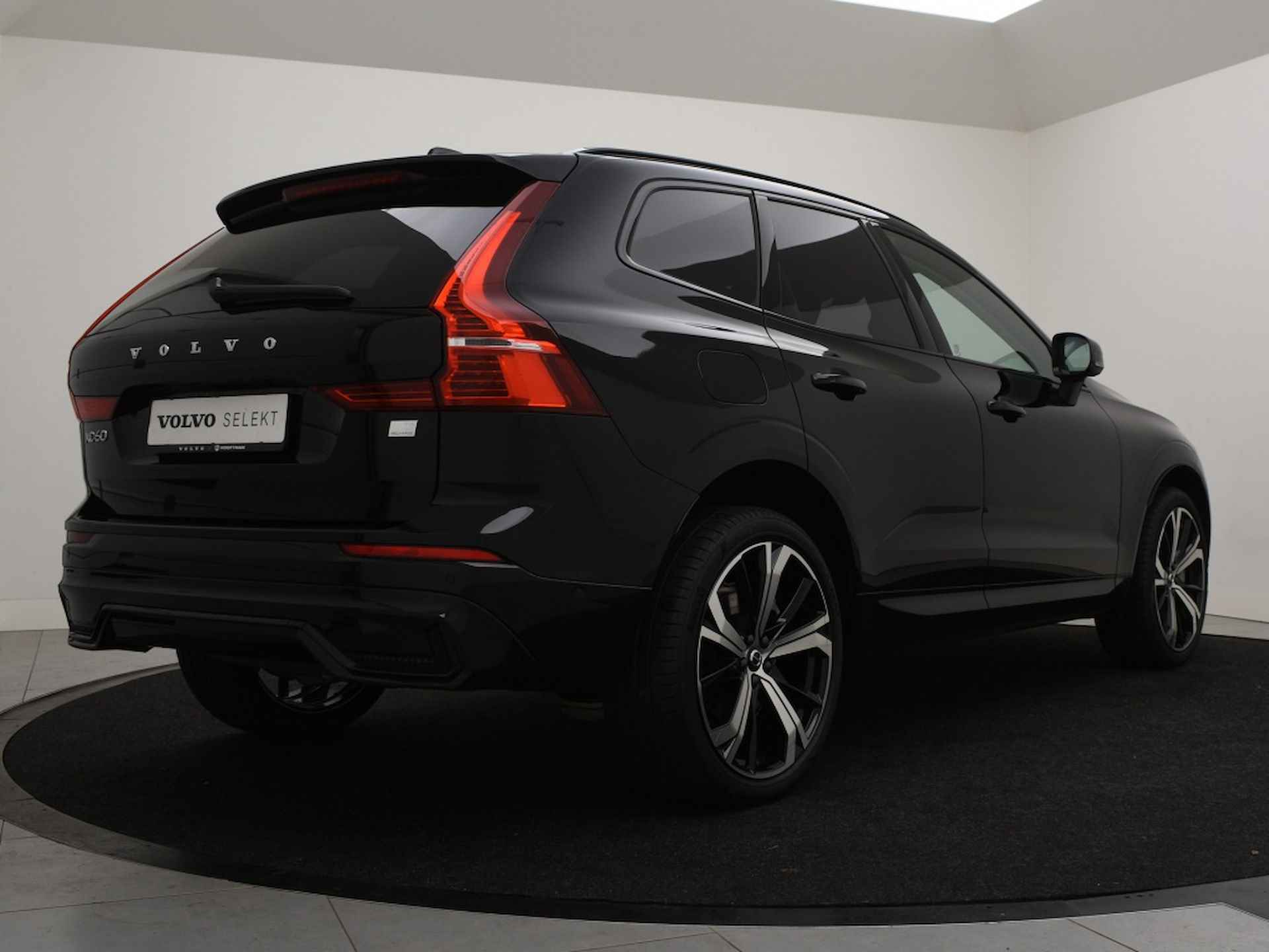 Volvo XC60 T8 PLUG-IN HYBRID LONG RANGE ULTIMATE DARK LUCHTVERING BOWERS&WI - 4/43