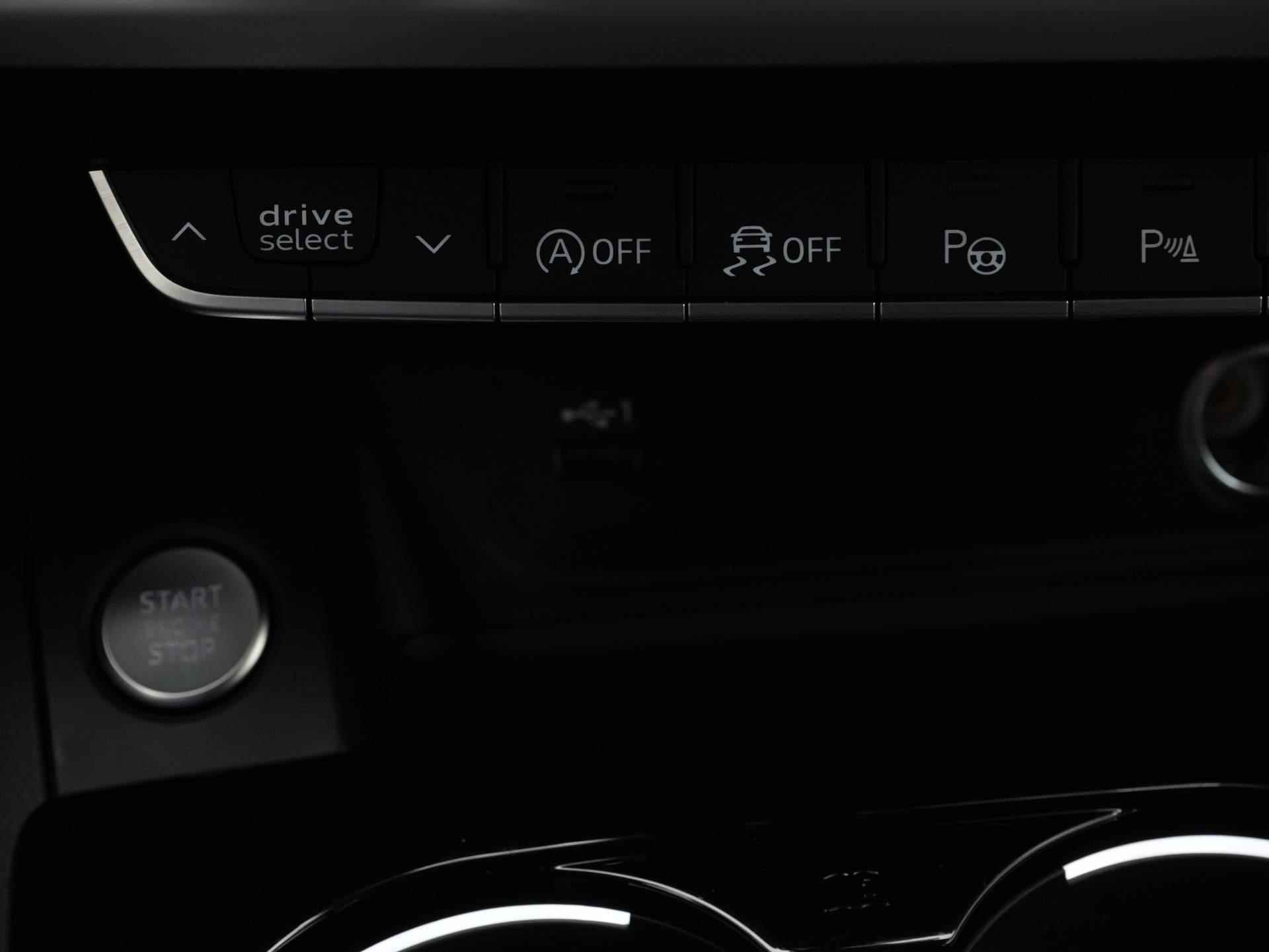 Audi A4 Avant 35 TFSI 2.0 S-LINE | Navigatie | Ecc | 18 Inch | Stoelverwarming - 25/45
