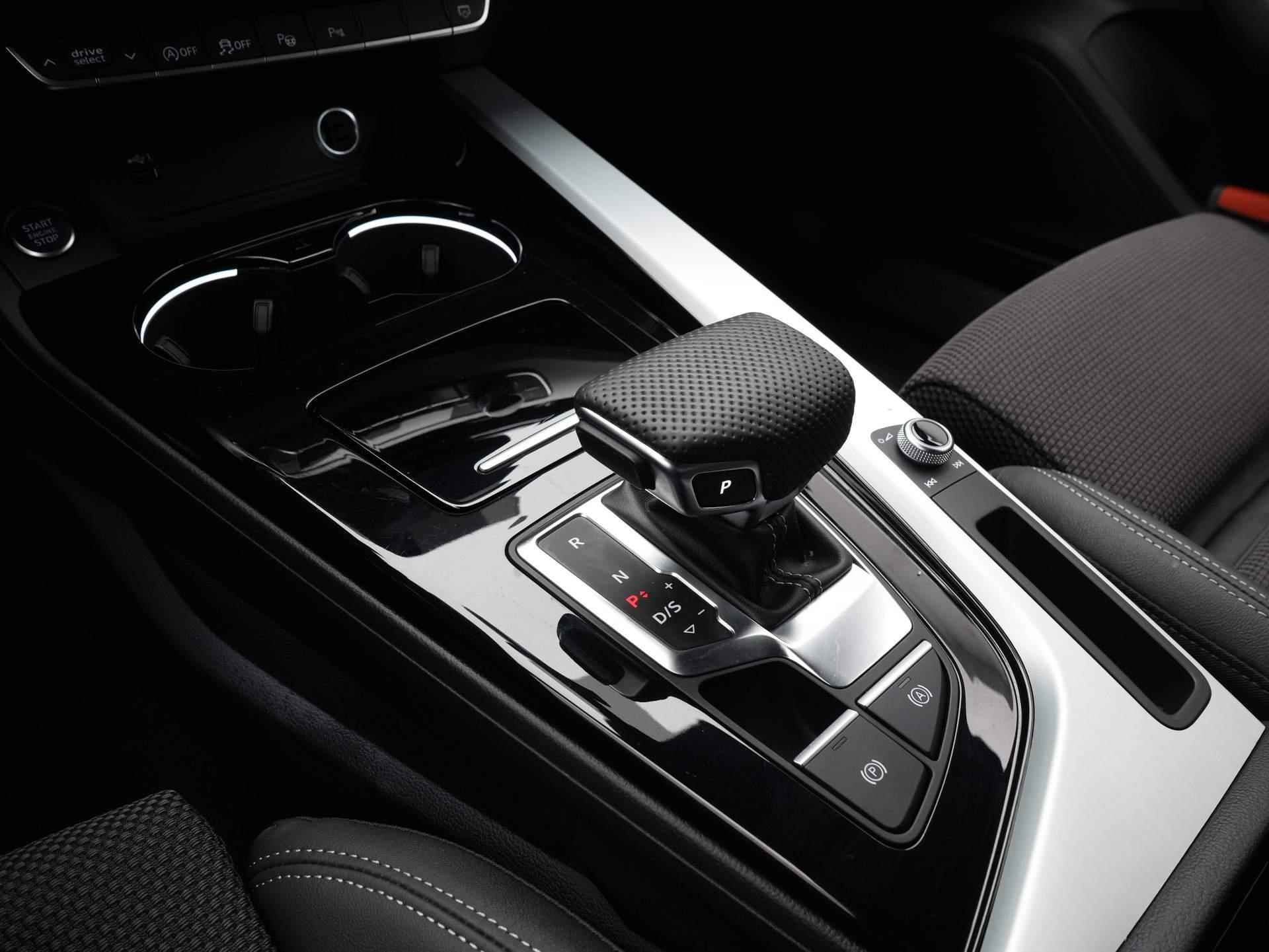 Audi A4 Avant 35 TFSI 2.0i S-LINE | Navigatie | Ecc | 18 Inch | Stoelverwarming - 26/45