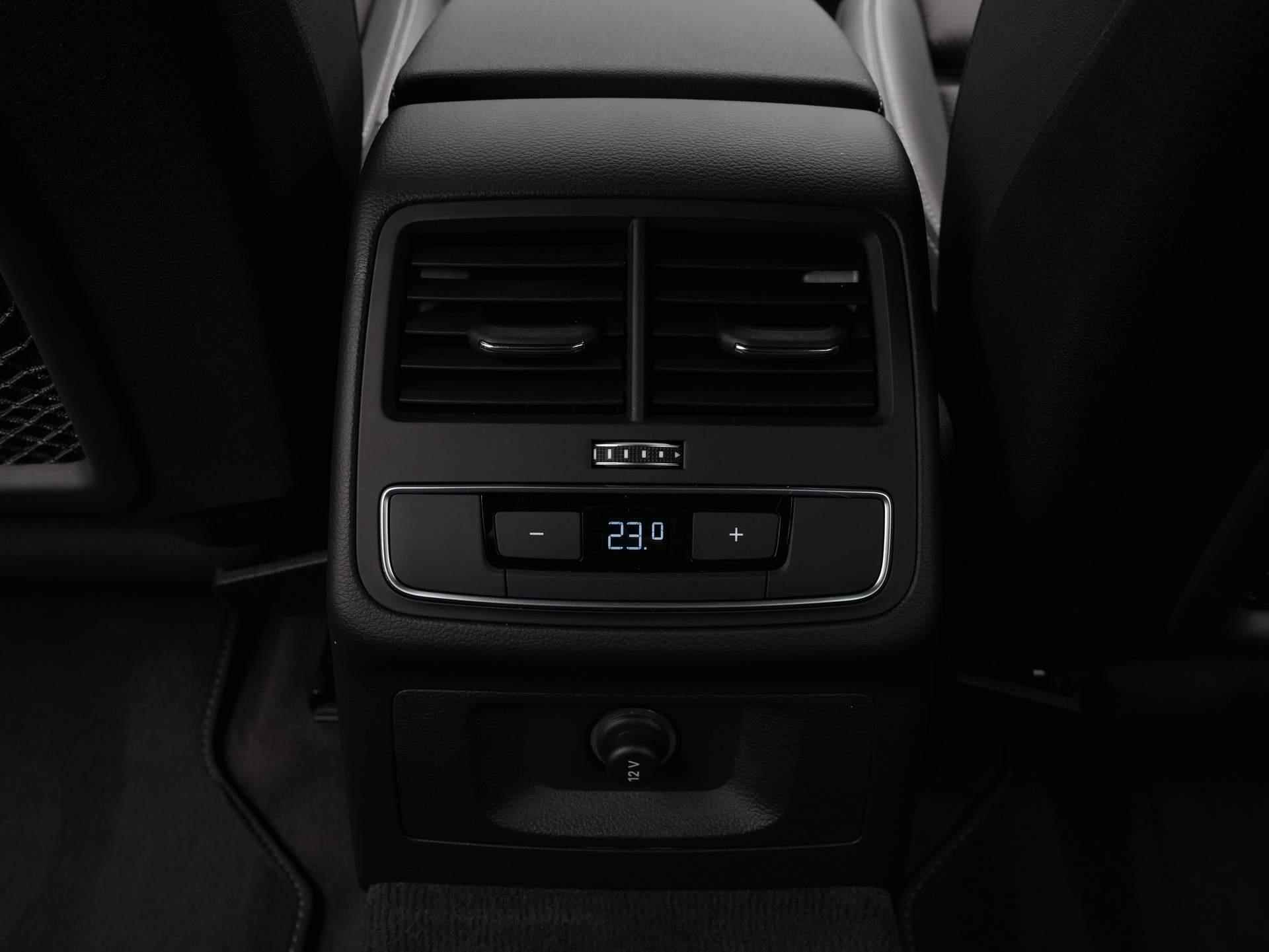 Audi A4 Avant 35 TFSI 2.0 S-LINE | Navigatie | Ecc | 18 Inch | Stoelverwarming - 39/45