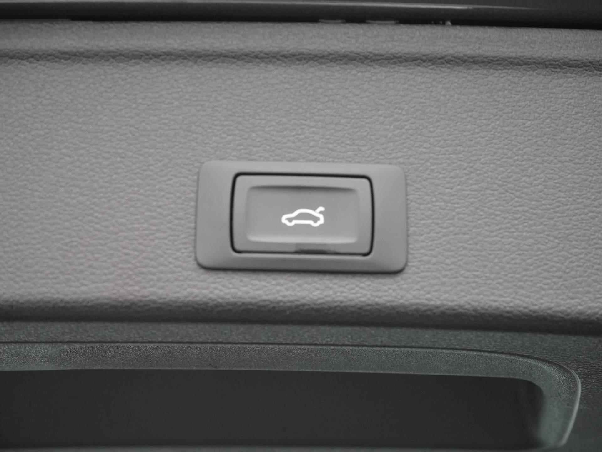 Audi A4 Avant 35 TFSI 2.0 S-LINE | Navigatie | Ecc | 18 Inch | Stoelverwarming - 42/45