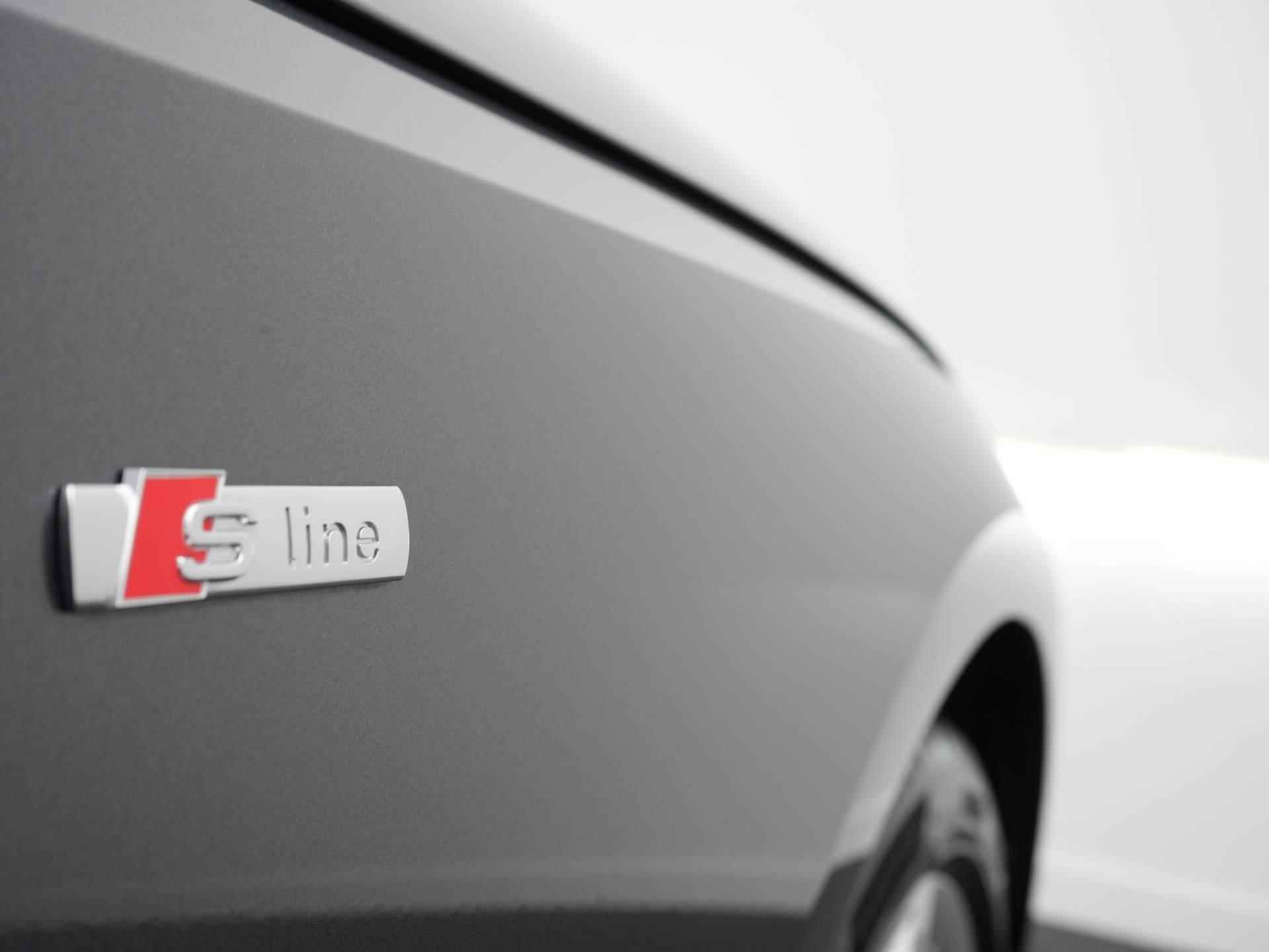 Audi A4 Avant 35 TFSI 2.0 S-LINE | Navigatie | Ecc | 18 Inch | Stoelverwarming - 43/45