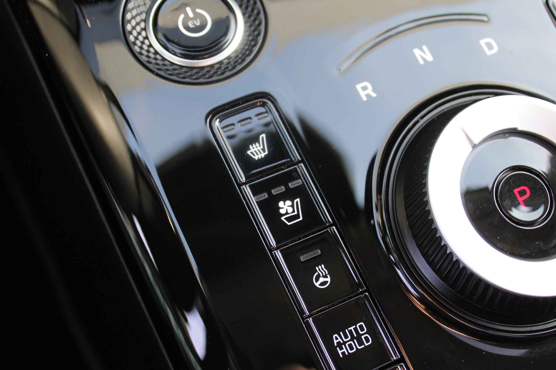 Kia Niro EV ExecutiveLine 64.8 kWh | Airco | Navi | Cruise | 17" LM | Camera | Leer | Keyless | BTW auto | - 26/43
