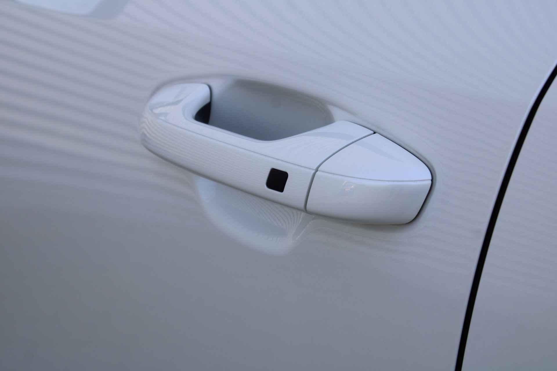 Kia Niro EV ExecutiveLine 64.8 kWh | Airco | Navi | Cruise | 17" LM | Camera | Leer | Keyless | BTW auto | - 28/43