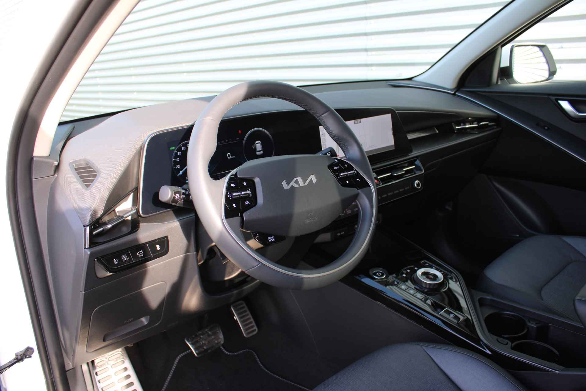 Kia Niro EV ExecutiveLine 64.8 kWh | Airco | Navi | Cruise | 17" LM | Camera | Leer | Keyless | BTW auto | - 32/43