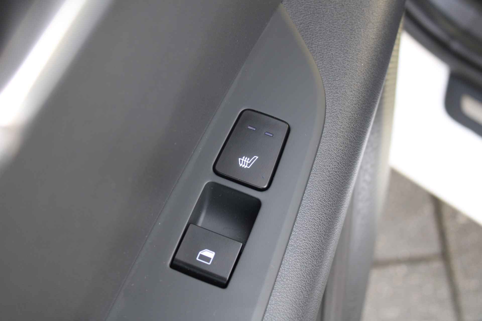 Kia Niro EV ExecutiveLine 64.8 kWh | Airco | Navi | Cruise | 17" LM | Camera | Leer | Keyless | BTW auto | - 38/43