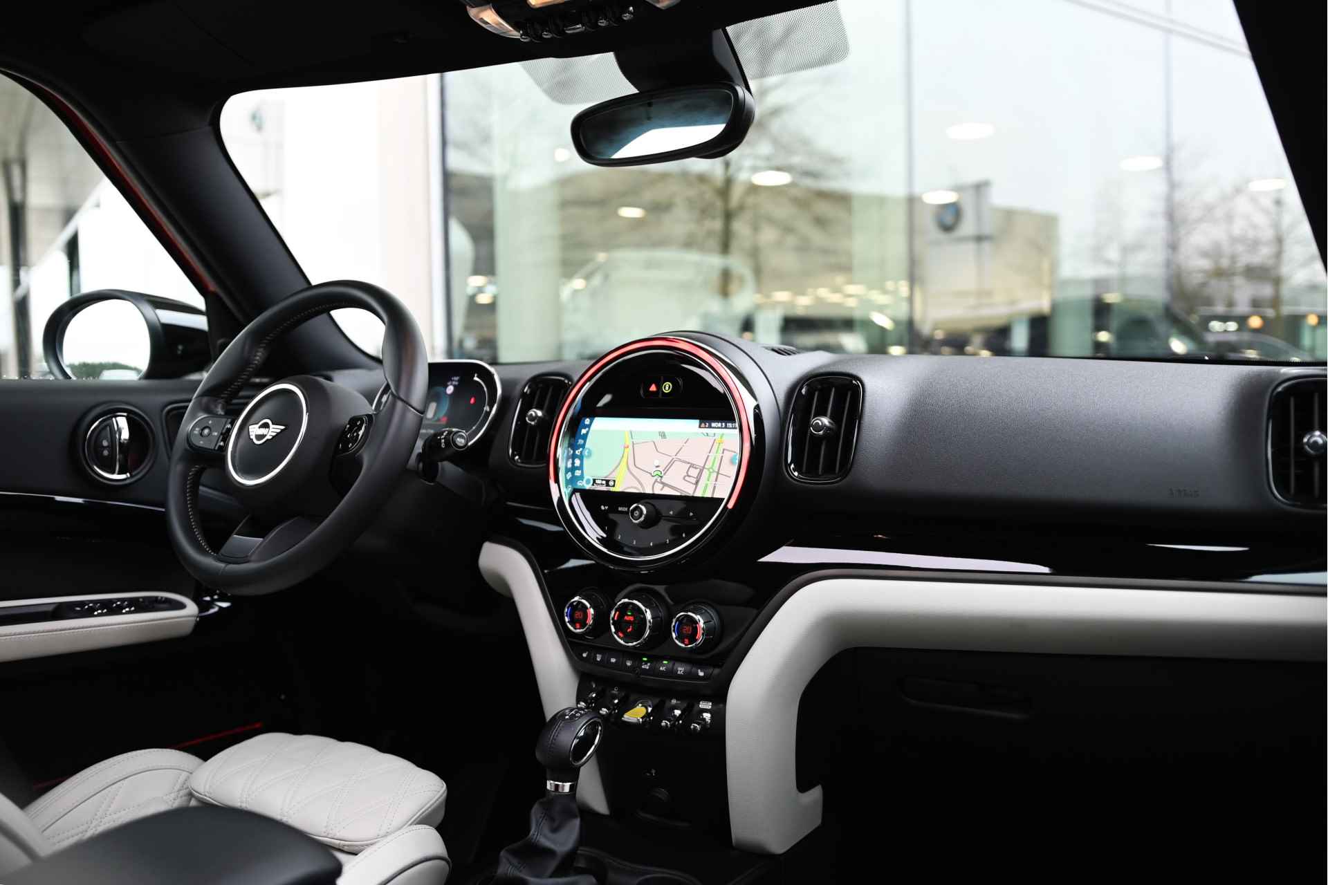 MINI Countryman Cooper S E ALL4 Classic Automaat / Panoramadak / Achteruitrijcamera / Stoelverwarming / LED / Harman Kardon / Active Cruise Control / Comfort Access - 4/32