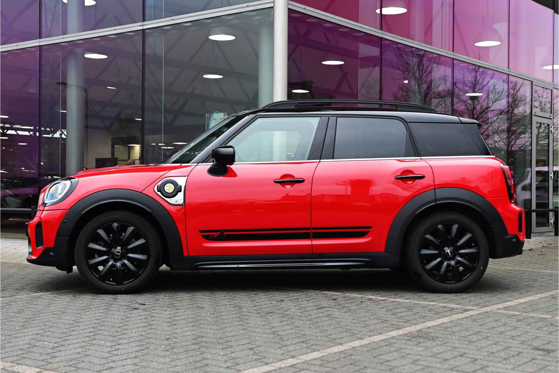 MINI Countryman Cooper S E ALL4 Classic Automaat / Panoramadak / Achteruitrijcamera / Stoelverwarming / LED / Harman Kardon / Active Cruise Control / Comfort Access - 6/32