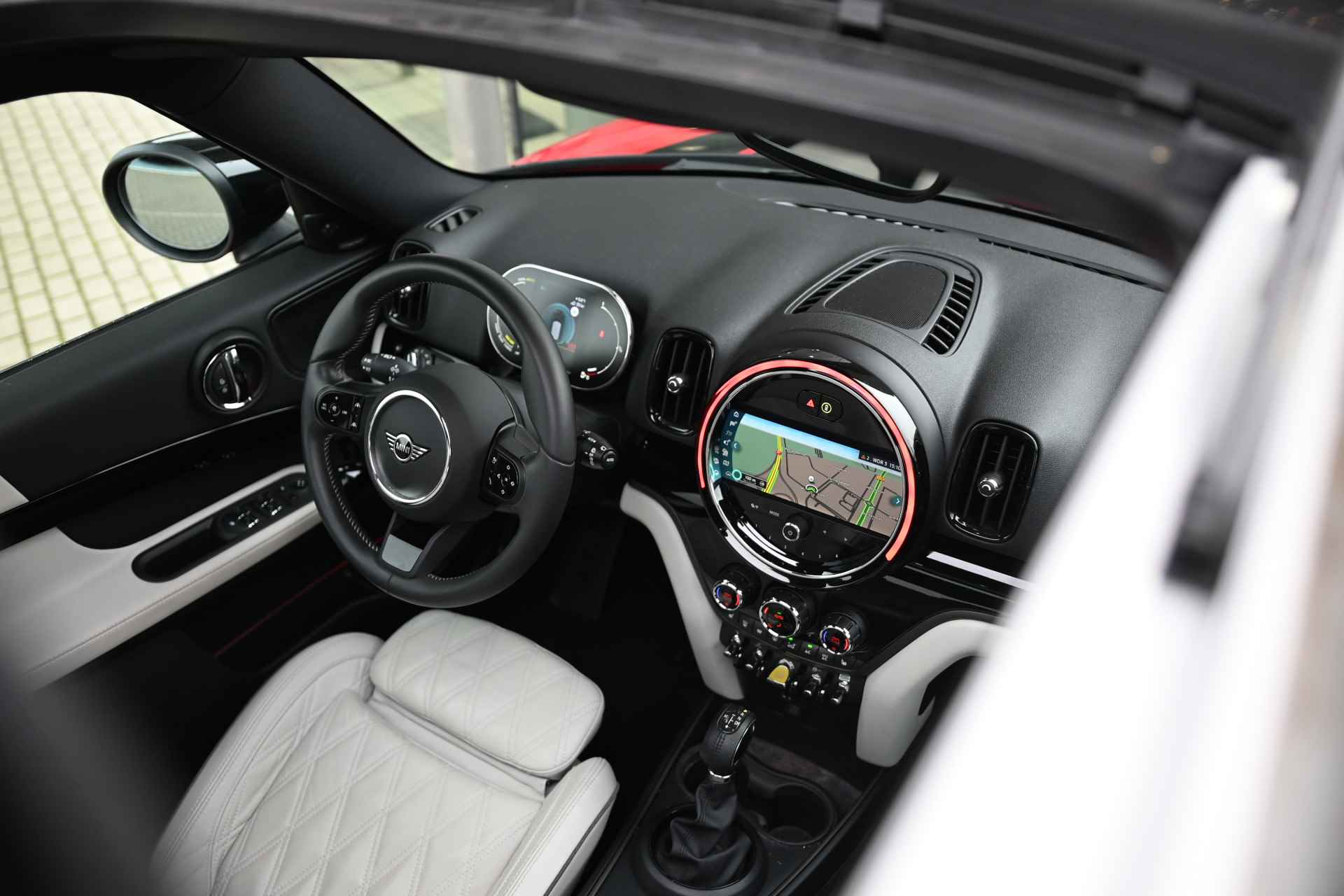 MINI Countryman Cooper S E ALL4 Classic Automaat / Panoramadak / Achteruitrijcamera / Stoelverwarming / LED / Harman Kardon / Active Cruise Control / Comfort Access - 7/32