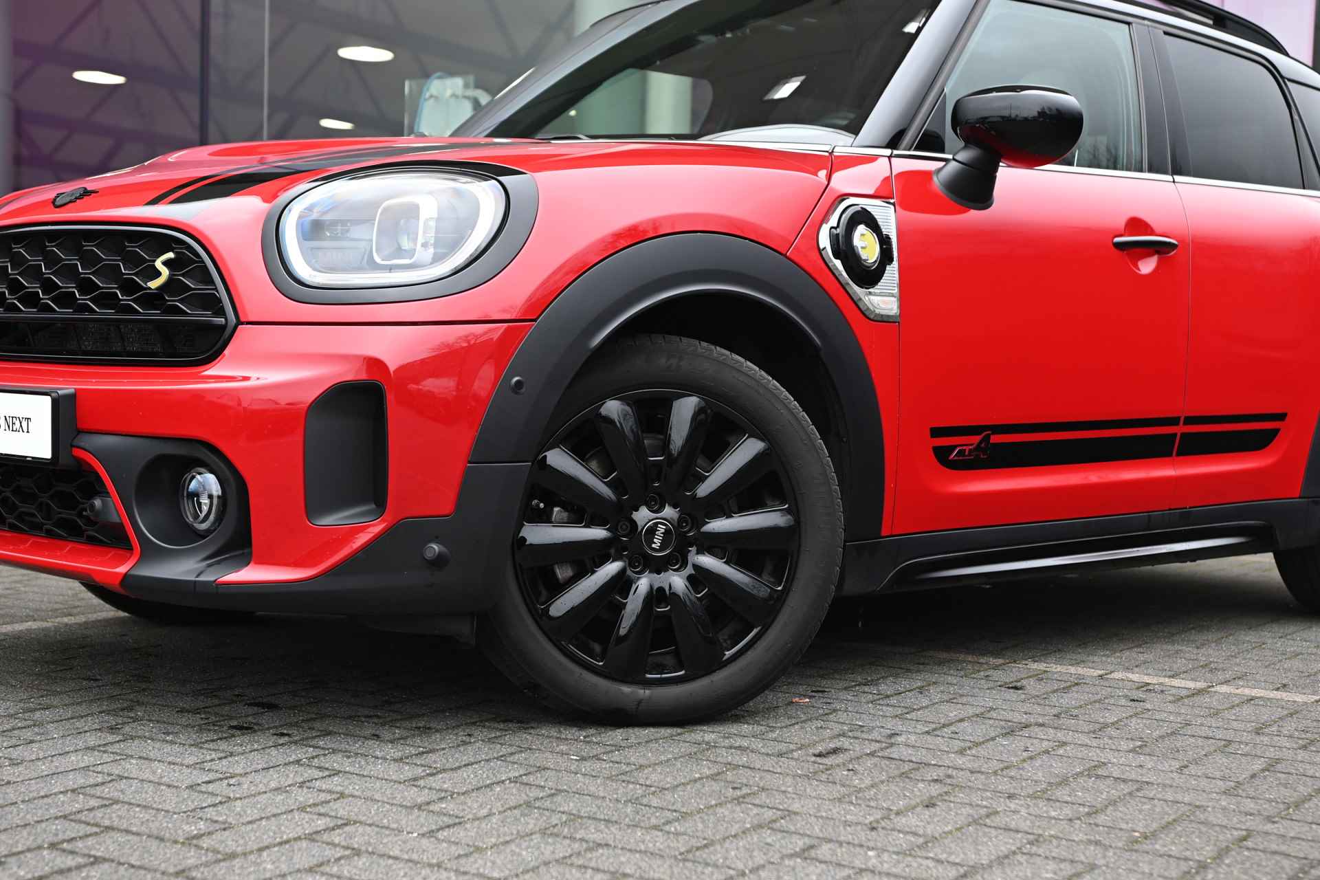 MINI Countryman Cooper S E ALL4 Classic Automaat / Panoramadak / Achteruitrijcamera / Stoelverwarming / LED / Harman Kardon / Active Cruise Control / Comfort Access - 16/32