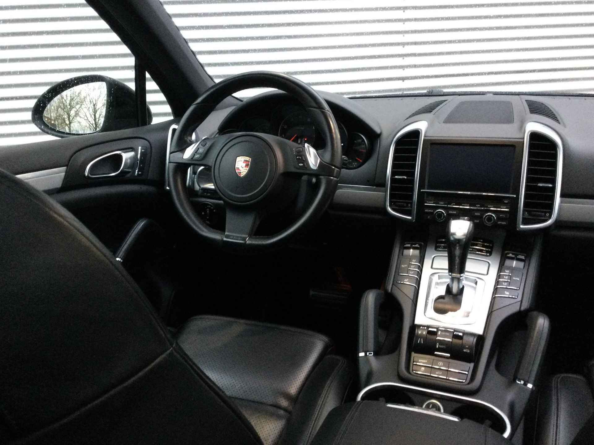 Porsche Cayenne 3.6 | Panoramadak | Trekhaak | Porsche specialist onderhouden | - 12/30