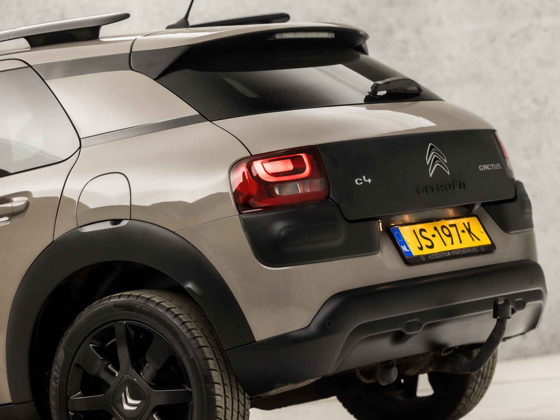 Citroën C4 Cactus 1.2 PureTech Black Pack (PANORAMADAK, NAVIGATIE, CAMERA, CRUISE, CLIMATE, GETINT GLAS, ARMSTEUN, SPORTSTOELEN, LM VELGEN, PARKEERSENSOREN, TREKHAAK, NIEUWE APK, NIEUWSTAAT) - 11/32