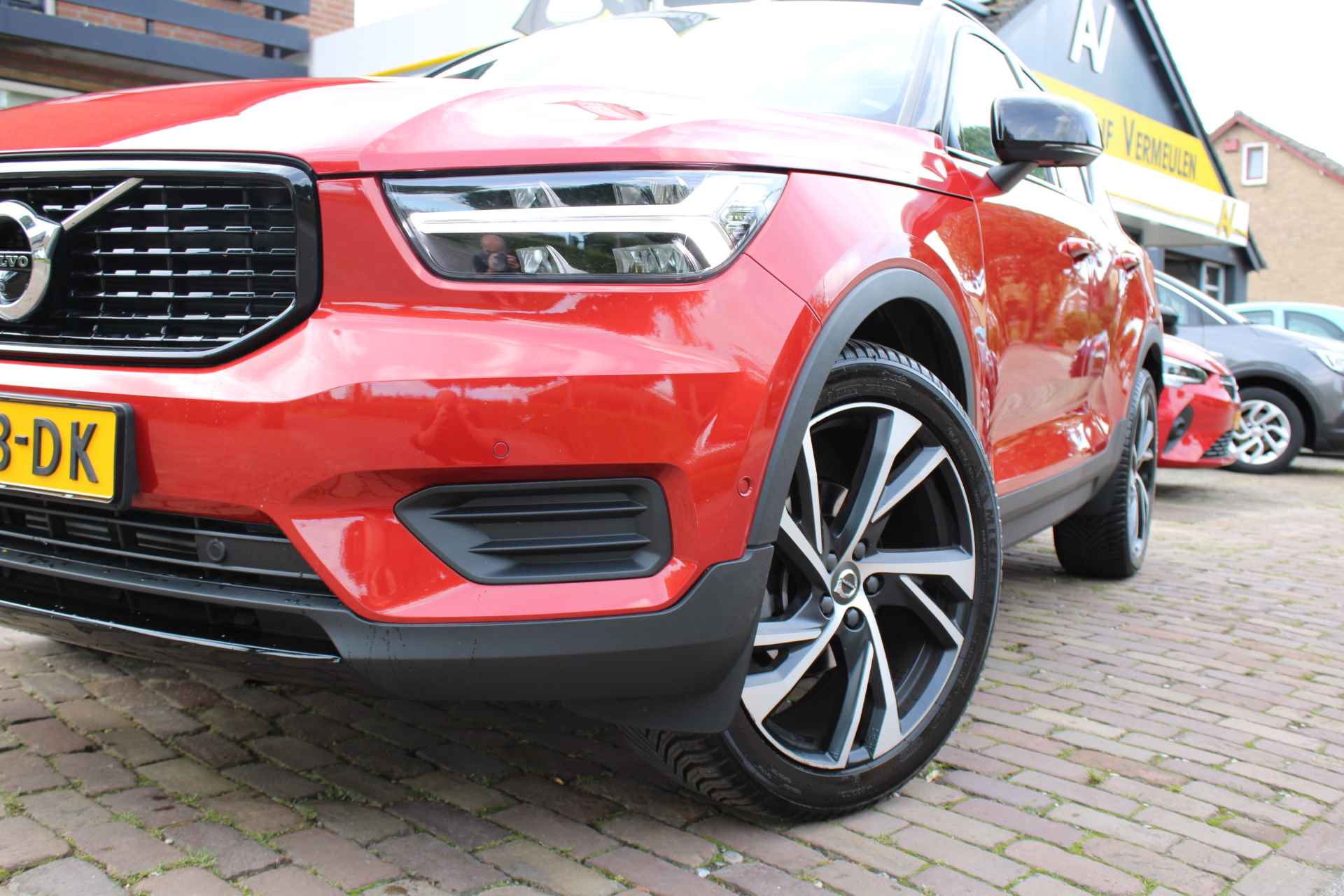 Volvo Xc40 T3 163PK Geartronic R-Design + 20"/ Panorama/ Full-LED/ Harman Kardon/ Camera/ NL auto - 2/61