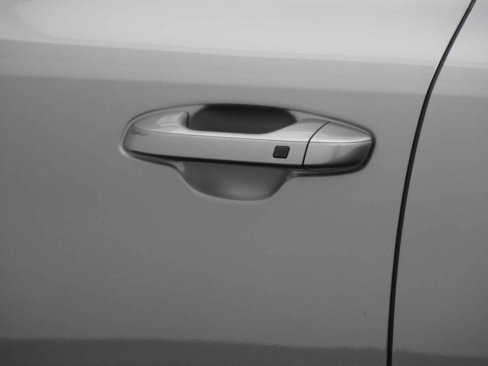 Kia Niro EV DynamicLine 64.8 kWh - Navigatie - Apple CarPlay / Android Auto - Adaptieve Cruise Control - Uit voorraad leverbaar - Fabrieksgarantie tot 2031 - 17/47