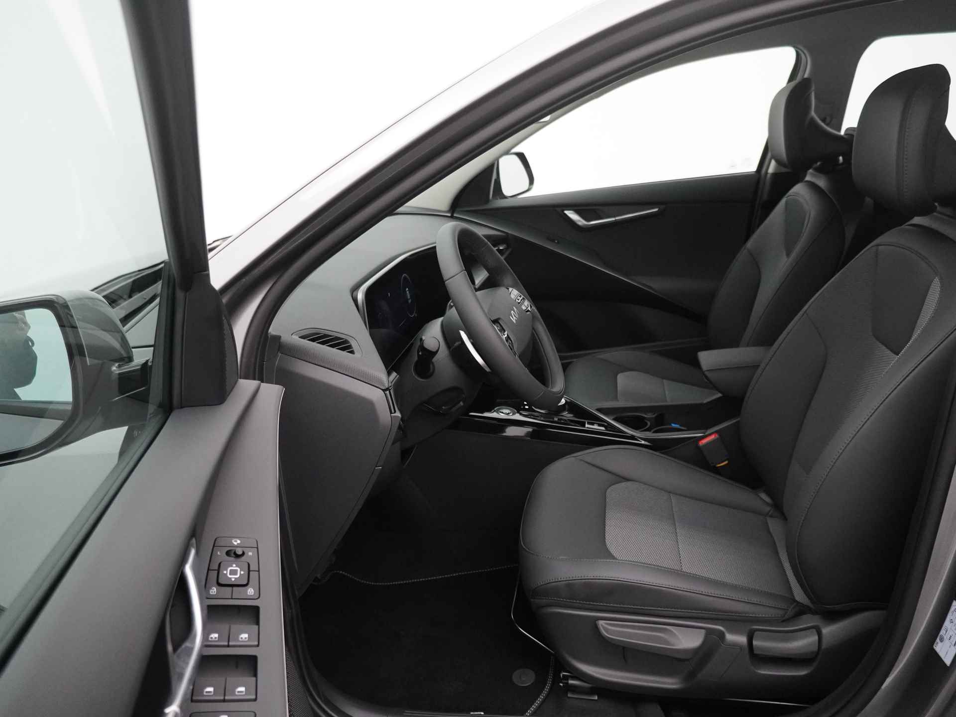 Kia Niro EV DynamicLine 64.8 kWh - Navigatie - Apple CarPlay / Android Auto - Adaptieve Cruise Control - Uit voorraad leverbaar - Fabrieksgarantie tot 2031 - 19/47