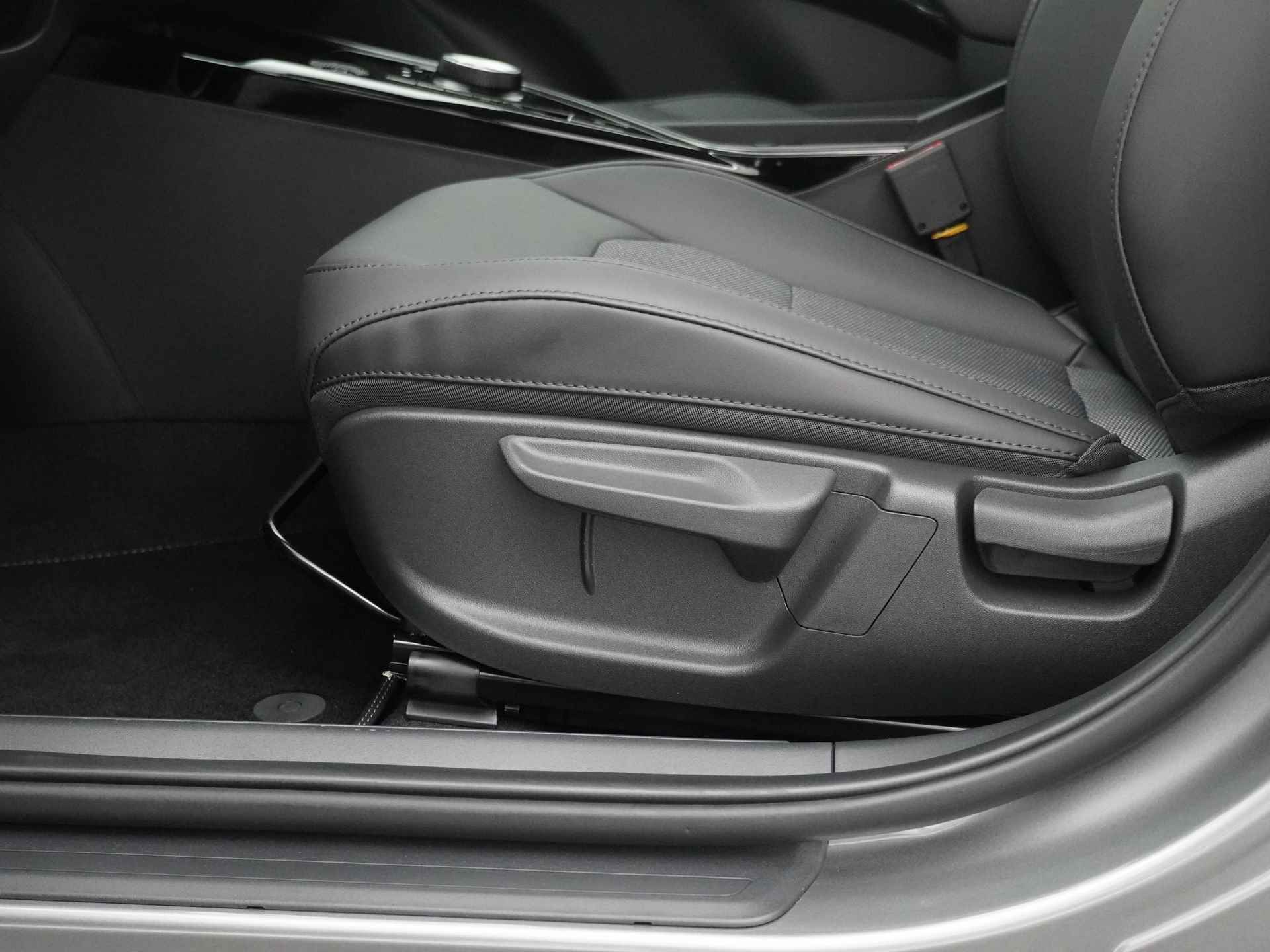 Kia Niro EV DynamicLine 64.8 kWh - Navigatie - Apple CarPlay / Android Auto - Adaptieve Cruise Control - Uit voorraad leverbaar - Fabrieksgarantie tot 2031 - 20/47