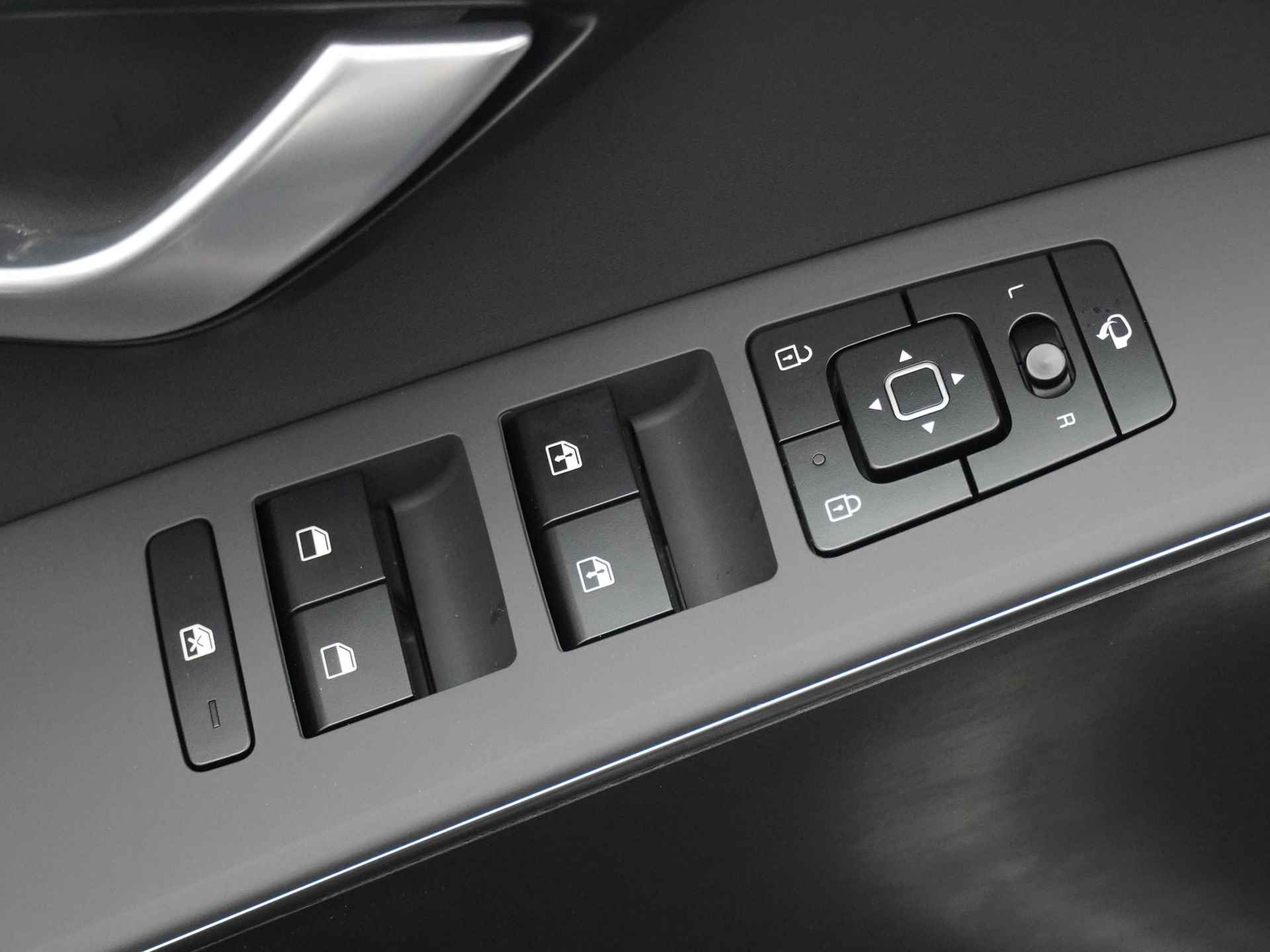 Kia Niro EV DynamicLine 64.8 kWh - Navigatie - Apple CarPlay / Android Auto - Adaptieve Cruise Control - Uit voorraad leverbaar - Fabrieksgarantie tot 2031 - 21/47