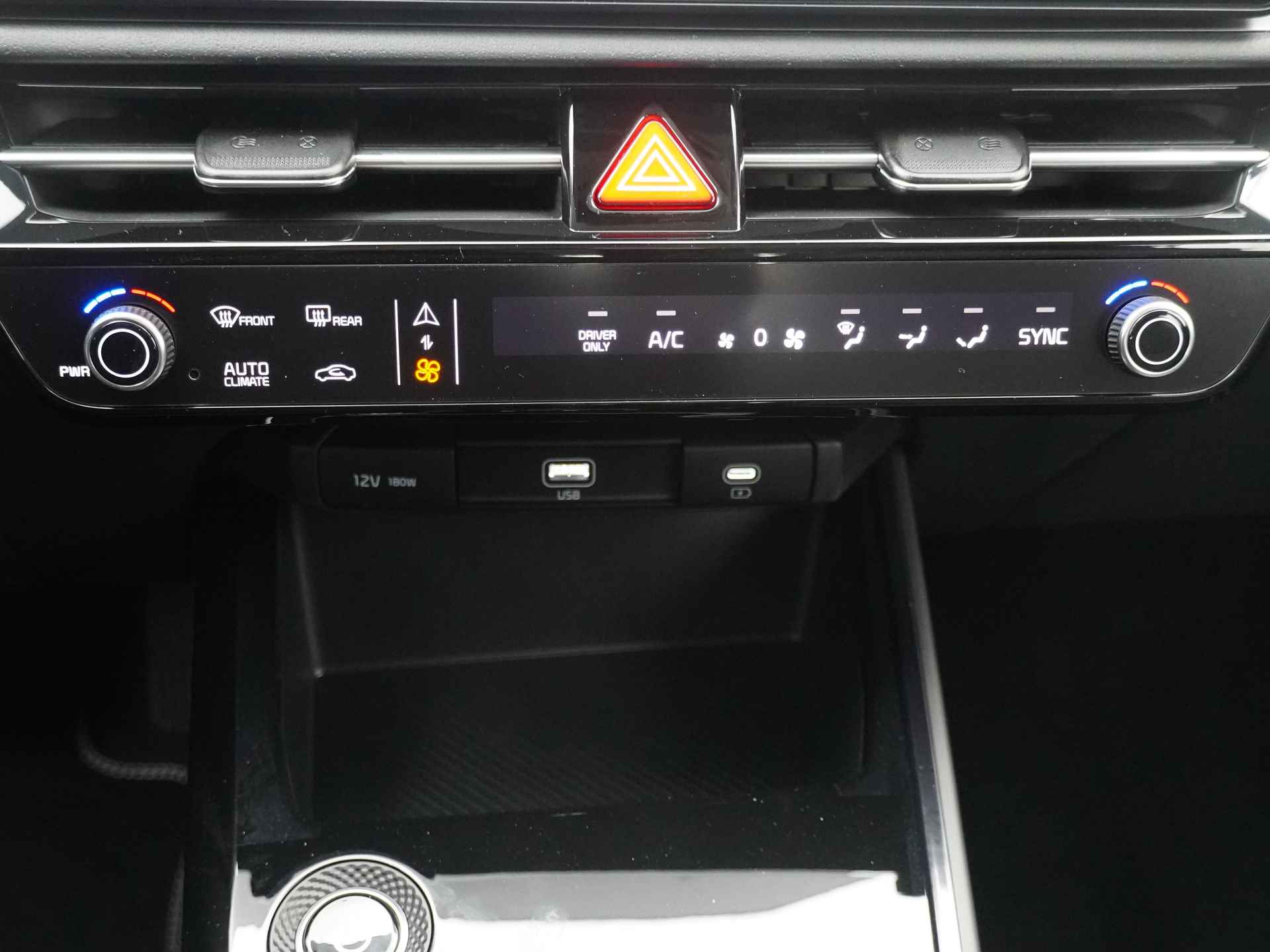 Kia Niro EV DynamicLine 64.8 kWh - Navigatie - Apple CarPlay / Android Auto - Adaptieve Cruise Control - Uit voorraad leverbaar - Fabrieksgarantie tot 2031 - 31/47