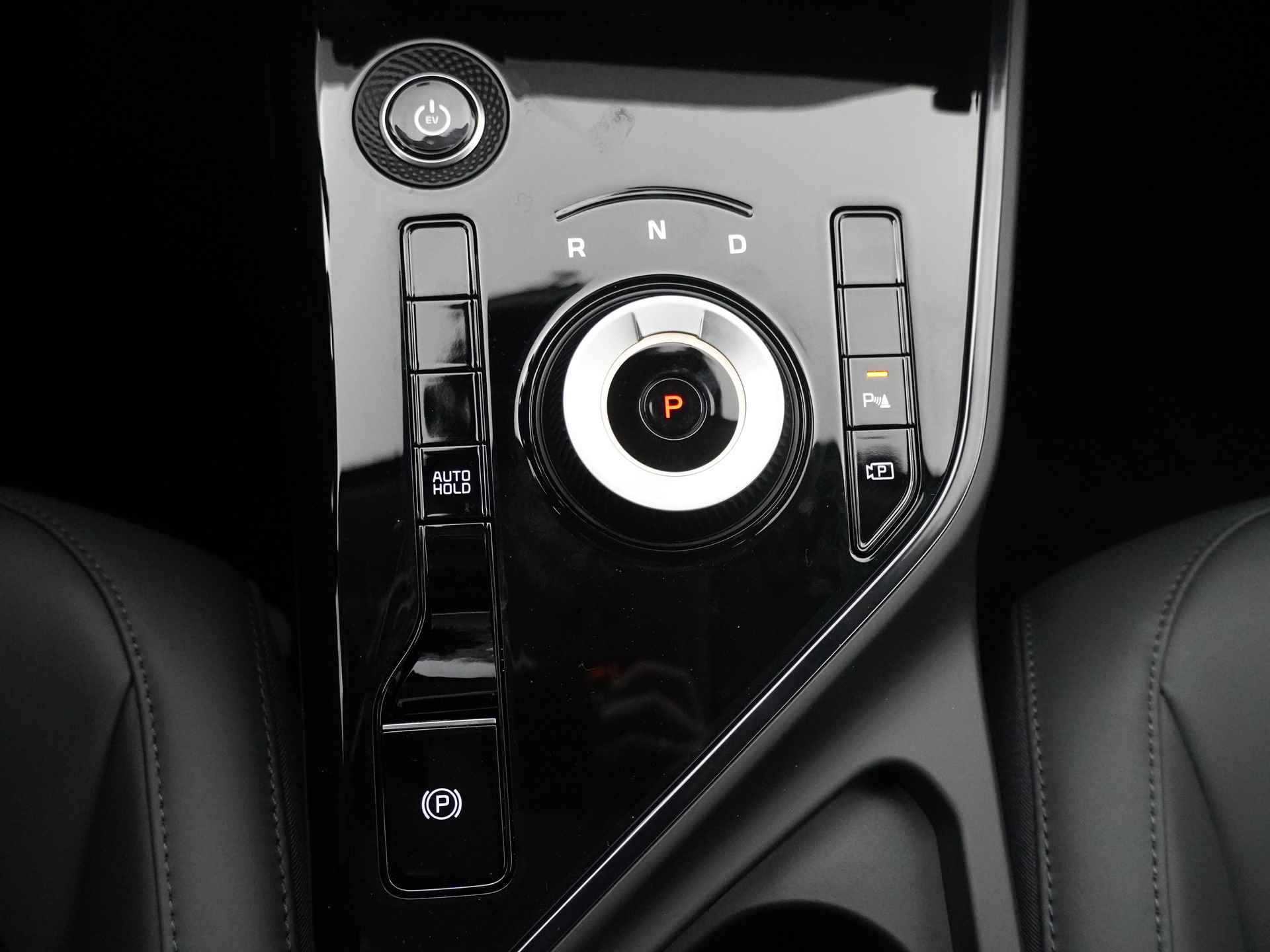 Kia Niro EV DynamicLine 64.8 kWh - Navigatie - Apple CarPlay / Android Auto - Adaptieve Cruise Control - Uit voorraad leverbaar - Fabrieksgarantie tot 2031 - 32/47