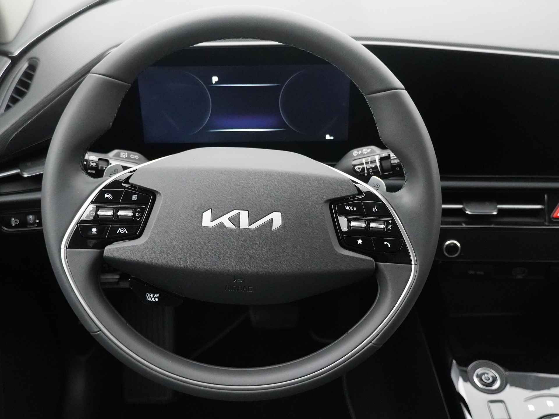 Kia Niro EV DynamicLine 64.8 kWh - Navigatie - Apple CarPlay / Android Auto - Adaptieve Cruise Control - Uit voorraad leverbaar - Fabrieksgarantie tot 2031 - 38/47
