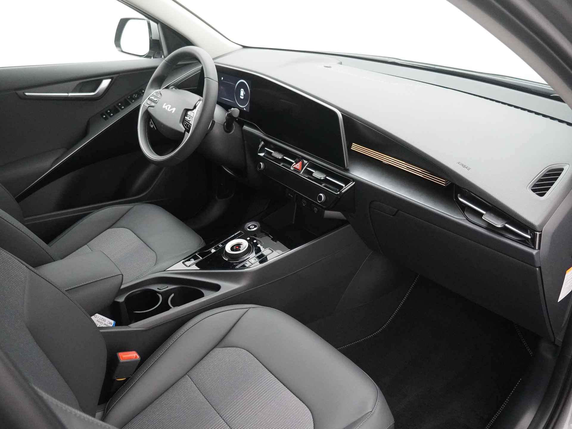 Kia Niro EV DynamicLine 64.8 kWh - Navigatie - Apple CarPlay / Android Auto - Adaptieve Cruise Control - Uit voorraad leverbaar - Fabrieksgarantie tot 2031 - 40/47