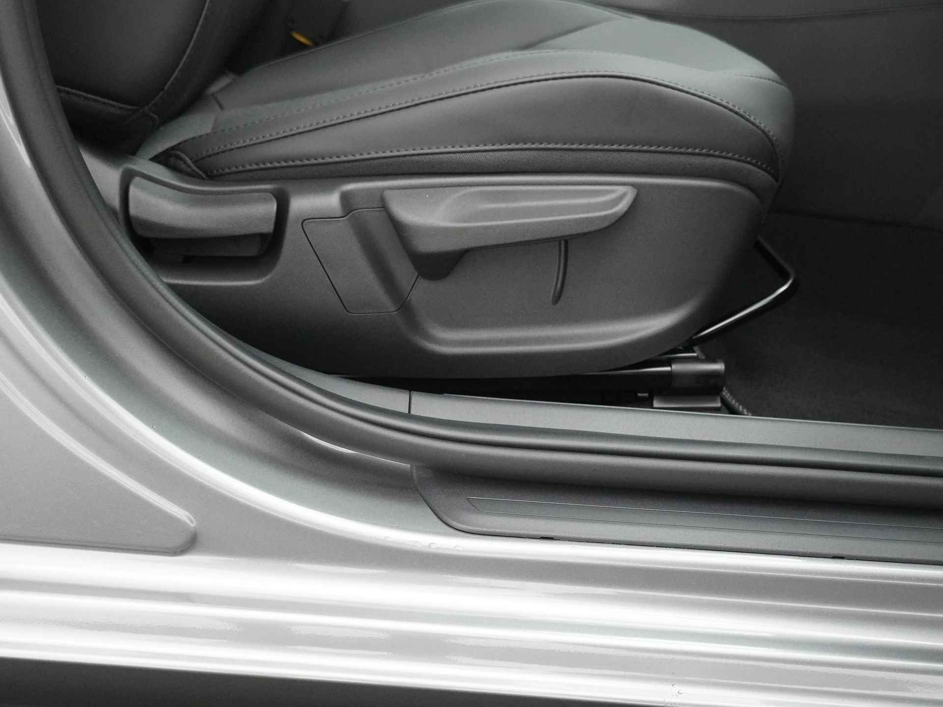 Kia Niro EV DynamicLine 64.8 kWh - Navigatie - Apple CarPlay / Android Auto - Adaptieve Cruise Control - Uit voorraad leverbaar - Fabrieksgarantie tot 2031 - 42/47