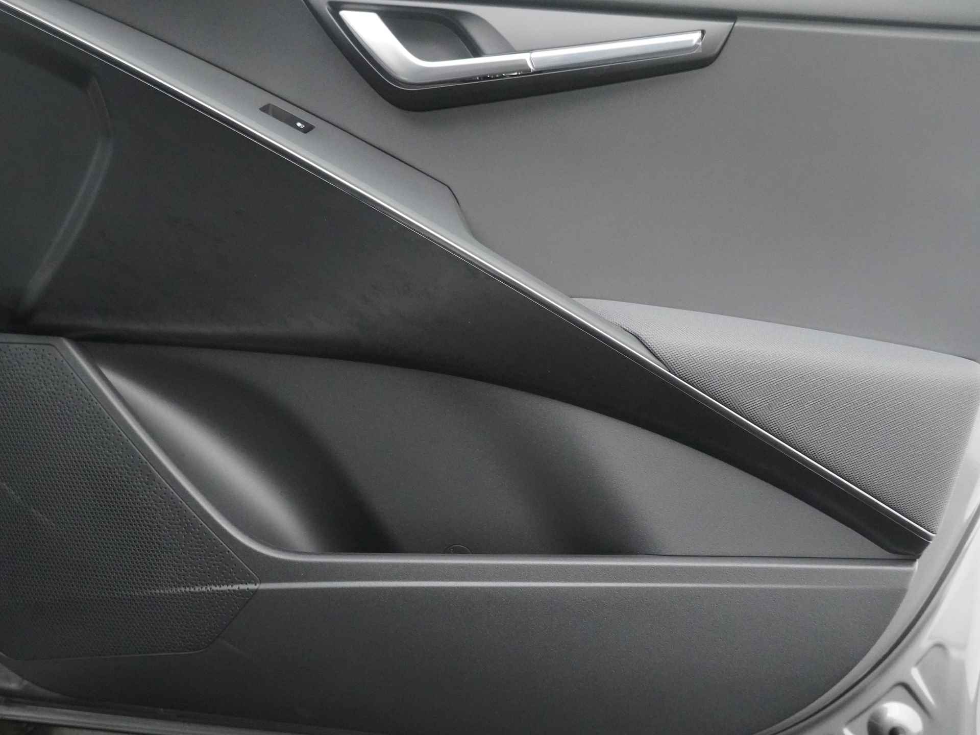 Kia Niro EV DynamicLine 64.8 kWh - Navigatie - Apple CarPlay / Android Auto - Adaptieve Cruise Control - Uit voorraad leverbaar - Fabrieksgarantie tot 2031 - 44/47
