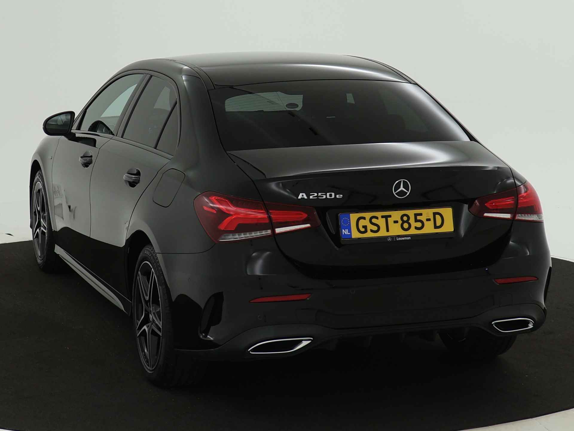 Mercedes-Benz A-Klasse 250 e Limousine AMG Plug-In Hybride | Burmester | Multibeam Koplampen | Adaptieve Cruise | Achteruitrijcamera | Sfeerverlichting  Inclusief 24 maanden MB Certified garantie voor Europa. - 17/44