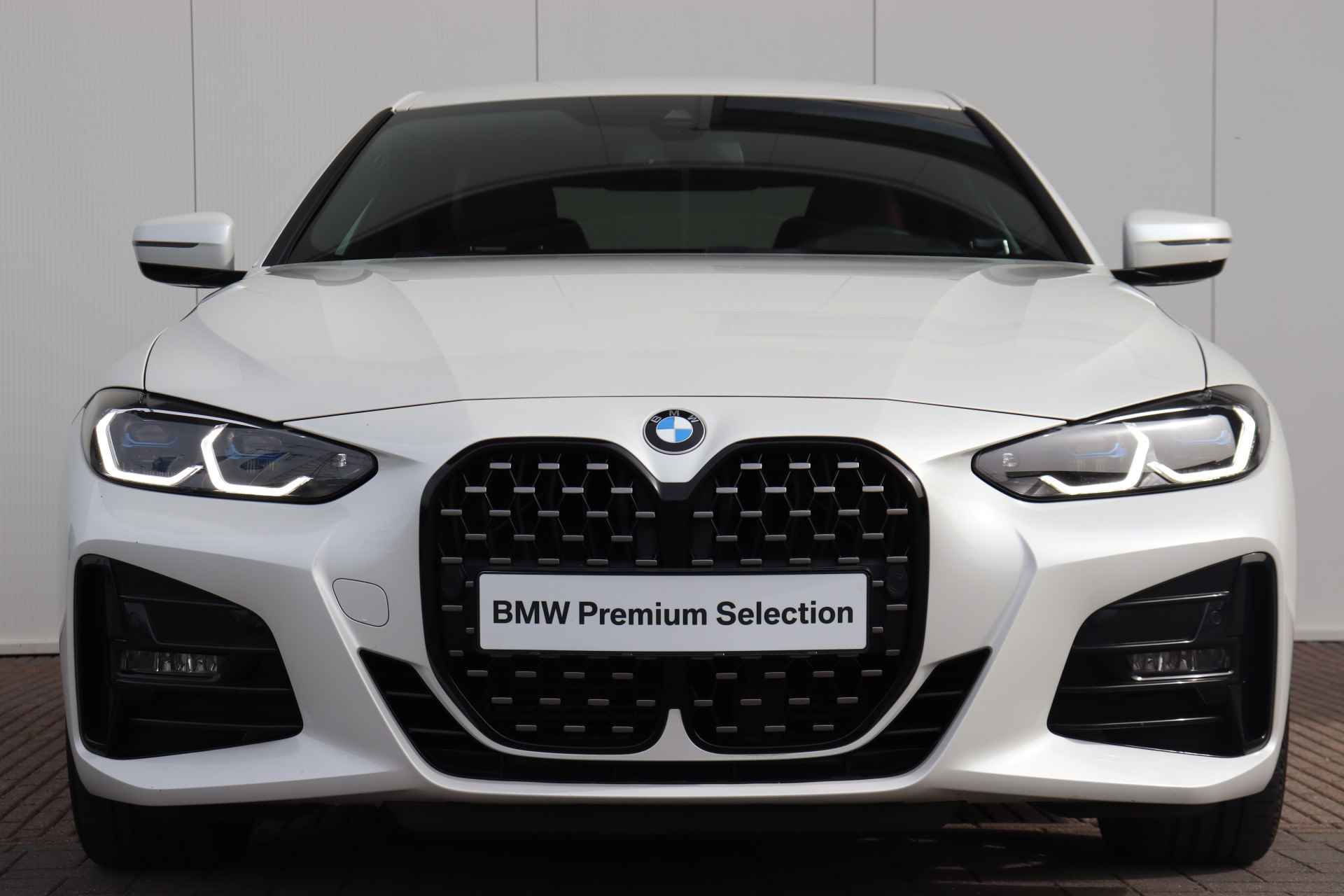 BMW 4 Serie Coupé 420i | High Executive M-Sportpakket / Comfort Access / Laserlicht / HIFI / Head Up Display / 19 '' / - 2/26