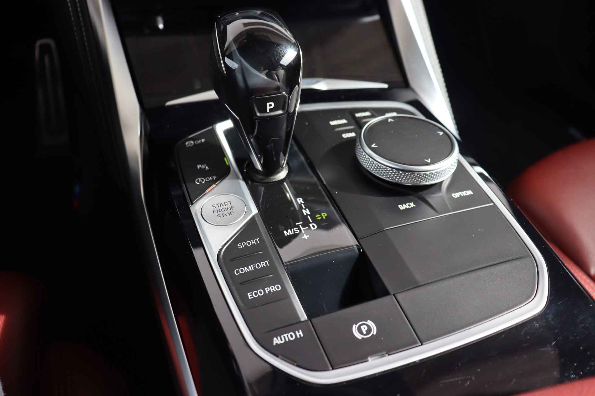 BMW 4 Serie Coupé 420i | High Executive M-Sportpakket / Comfort Access / Laserlicht / HIFI / Head Up Display / 19 '' / - 19/26