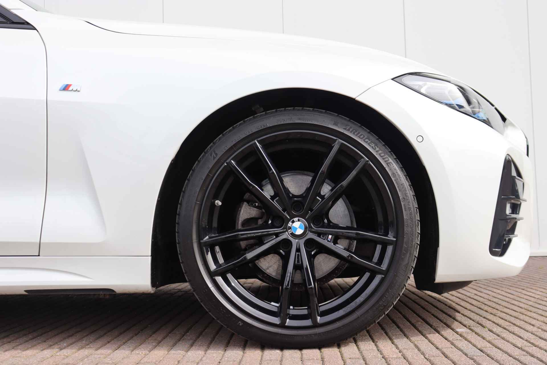 BMW 4 Serie Coupé 420i | High Executive M-Sportpakket / Comfort Access / Laserlicht / HIFI / Head Up Display / 19 '' / - 23/26
