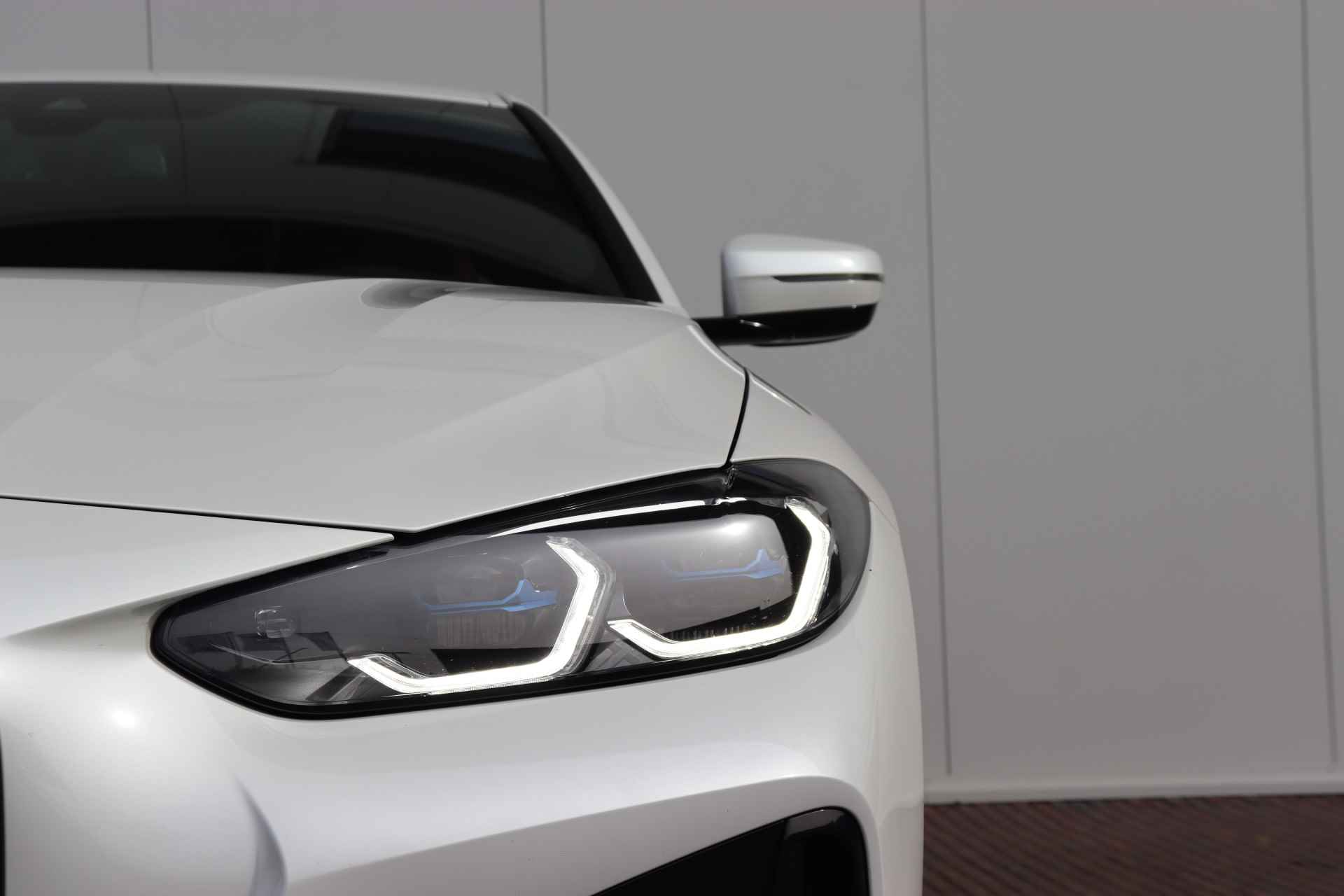 BMW 4 Serie Coupé 420i | High Executive M-Sportpakket / Comfort Access / Laserlicht / HIFI / Head Up Display / 19 '' / - 24/26