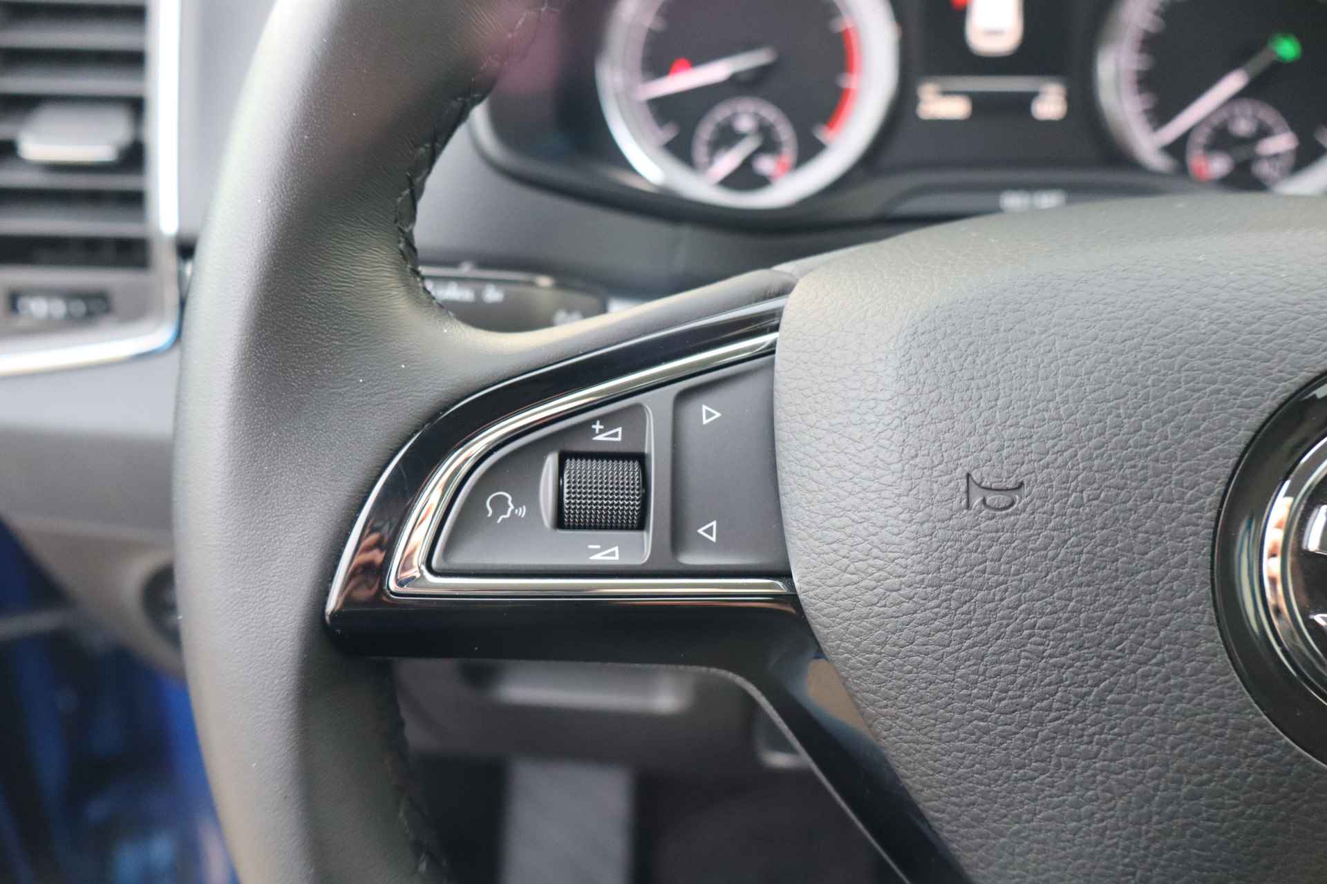 Škoda Karoq 1.5 TSI ACT Business Edition NL-Auto!! Carplay I Camera I Key-Less -- 2de Pinksterdag open van 11.00 t/m 15.30 uur -- - 25/36