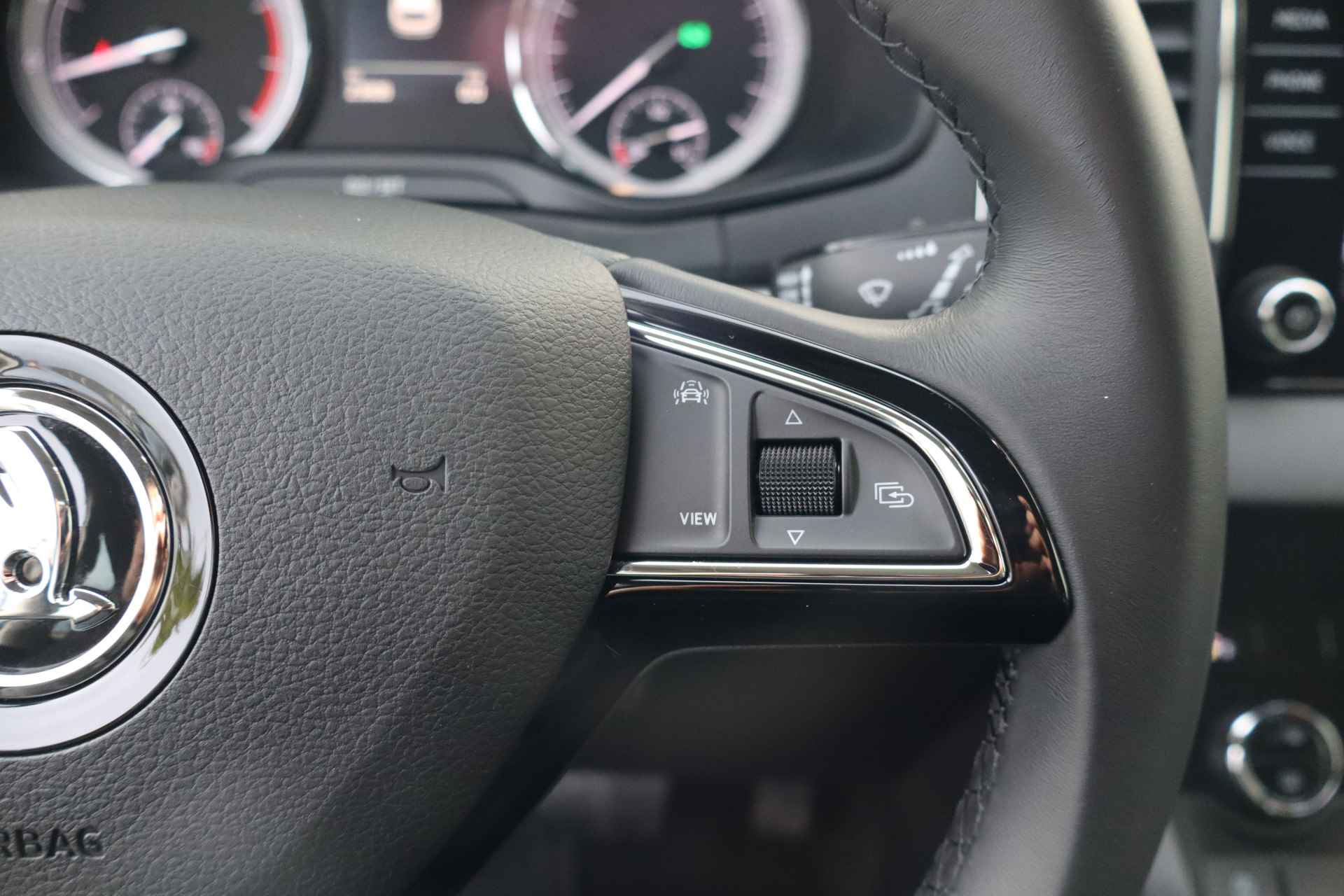 Škoda Karoq 1.5 TSI ACT Business Edition NL-Auto!! Carplay I Camera I Key-Less -- HEMELVAARTSDAG GEOPEND VAN 11.00 T/M 15.00 UUR -- - 26/36
