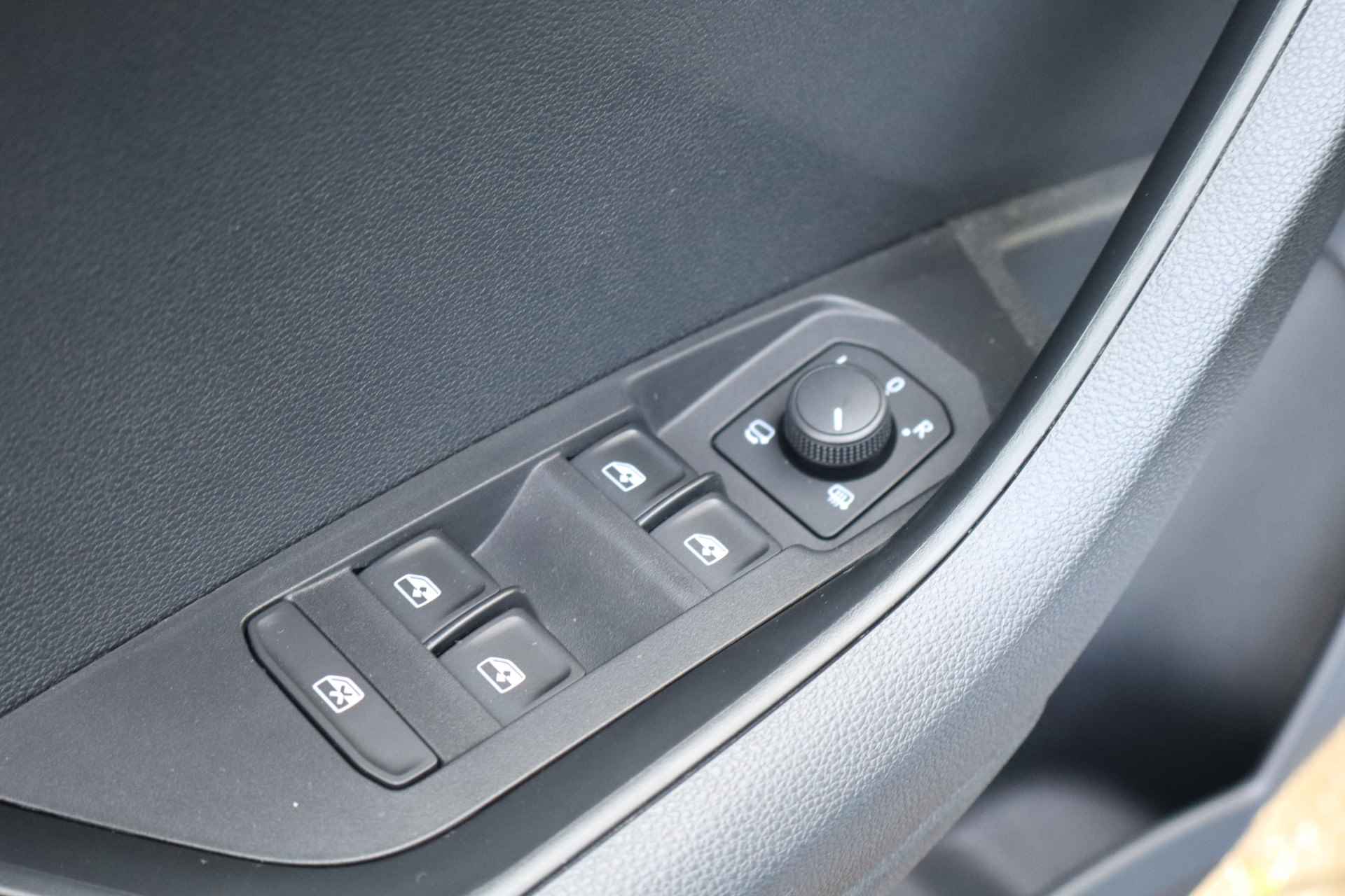 Škoda Karoq 1.5 TSI ACT Business Edition NL-Auto!! Carplay I Camera I Key-Less -- HEMELVAARTSDAG GEOPEND VAN 11.00 T/M 15.00 UUR -- - 28/36