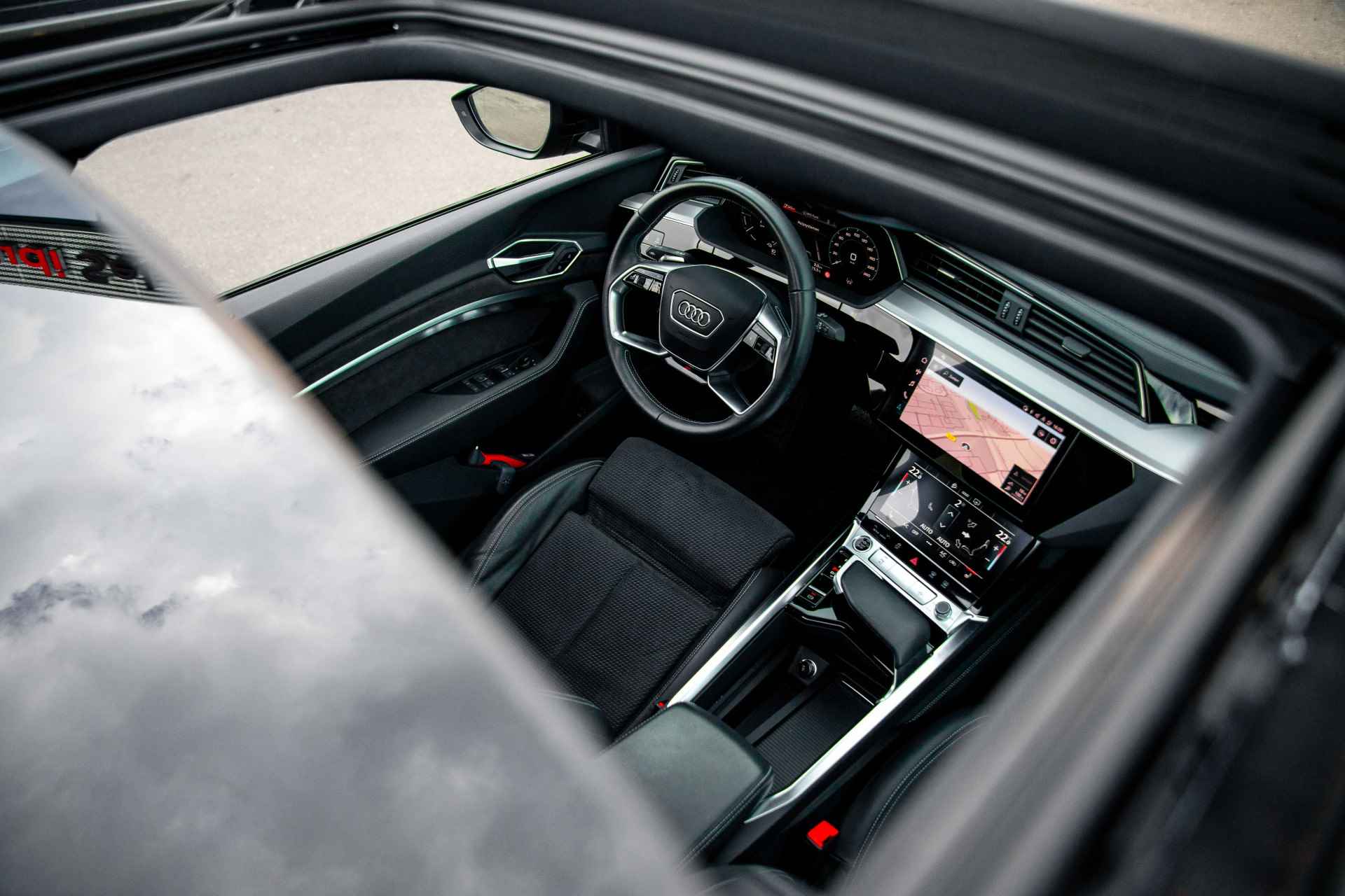 Audi e-tron Sportback 55 408pk quattro S Edition | Panoramadak | Zwart optiek | Achteruitrijcamera | 21" Velgen | - 9/74