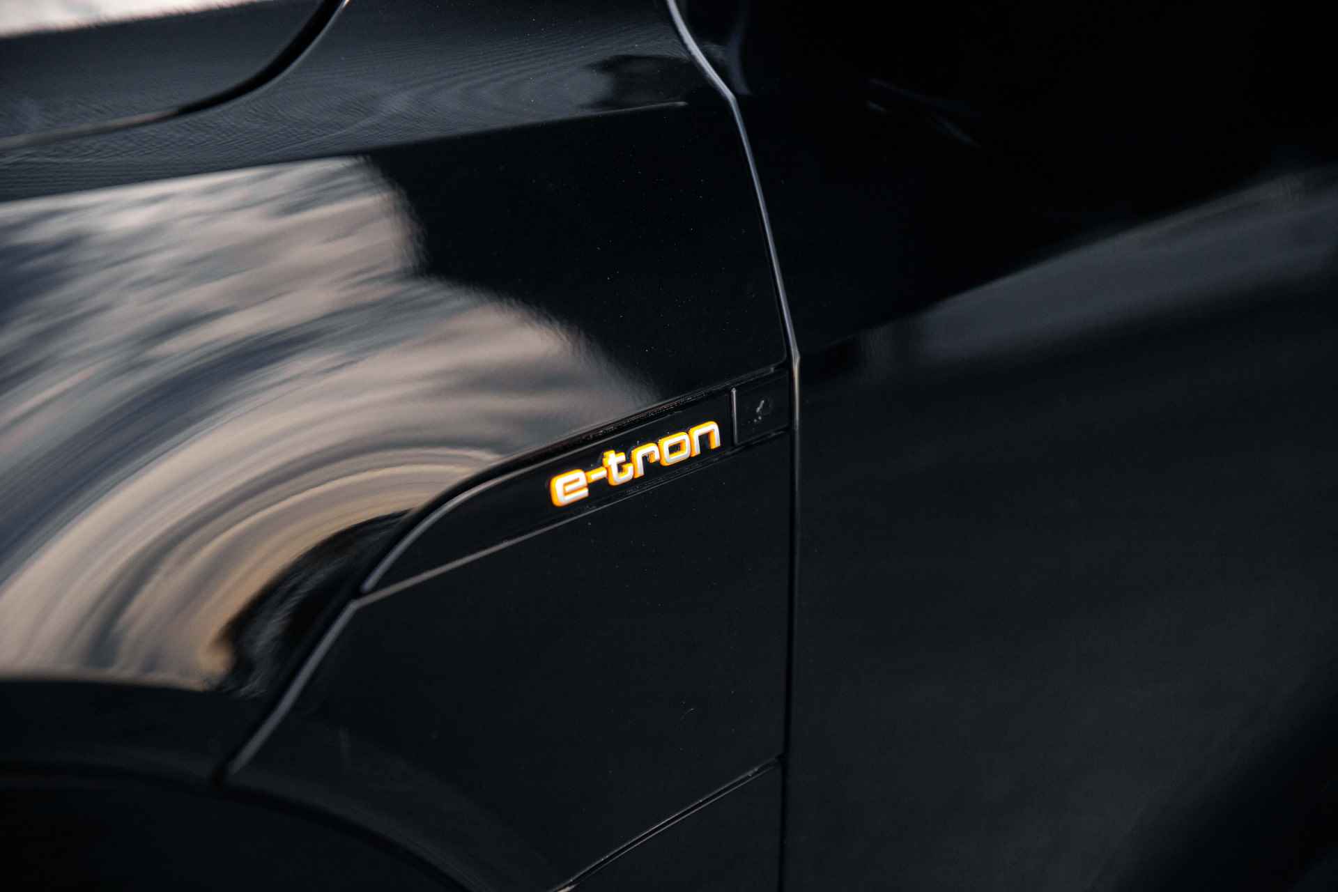 Audi e-tron Sportback 55 408pk quattro S Edition | Panoramadak | Zwart optiek | Achteruitrijcamera | 21" Velgen | - 24/74