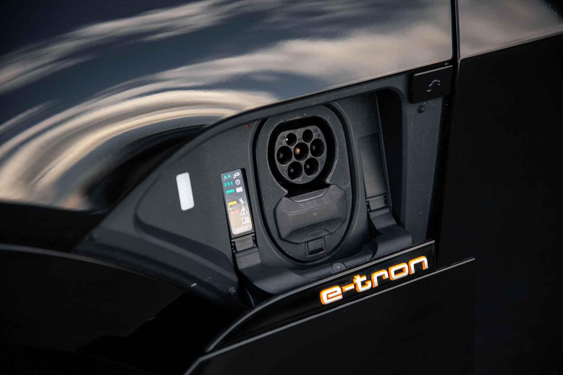 Audi e-tron Sportback 55 408pk quattro S Edition | Panoramadak | Zwart optiek | Achteruitrijcamera | 21" Velgen | - 25/74
