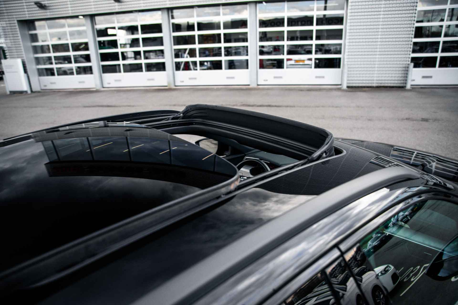 Audi e-tron Sportback 55 408pk quattro S Edition | Panoramadak | Zwart optiek | Achteruitrijcamera | 21" Velgen | - 35/74