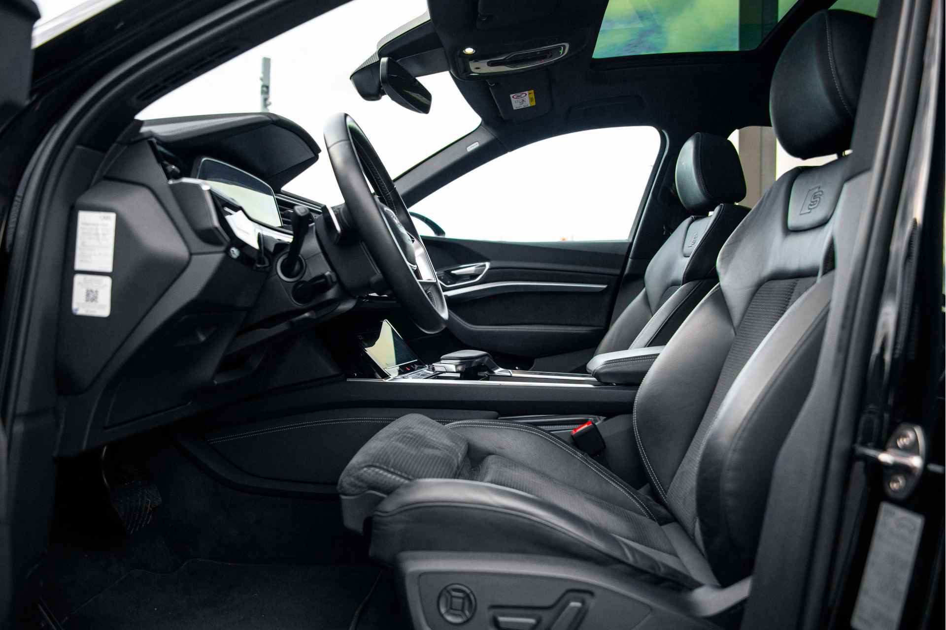 Audi e-tron Sportback 55 408pk quattro S Edition | Panoramadak | Zwart optiek | Achteruitrijcamera | 21" Velgen | - 37/74