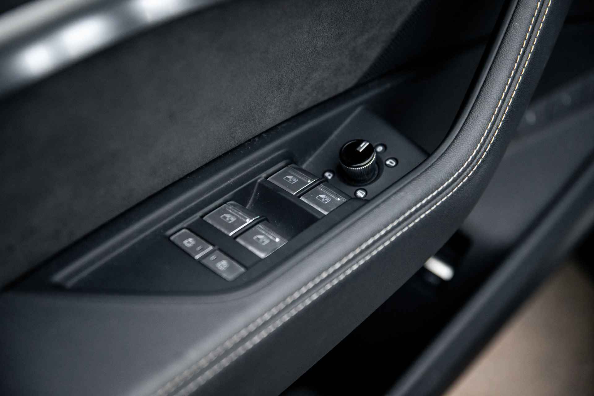 Audi e-tron Sportback 55 408pk quattro S Edition | Panoramadak | Zwart optiek | Achteruitrijcamera | 21" Velgen | - 40/74