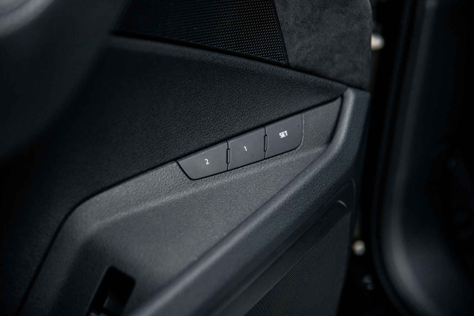 Audi e-tron Sportback 55 408pk quattro S Edition | Panoramadak | Zwart optiek | Achteruitrijcamera | 21" Velgen | - 41/74