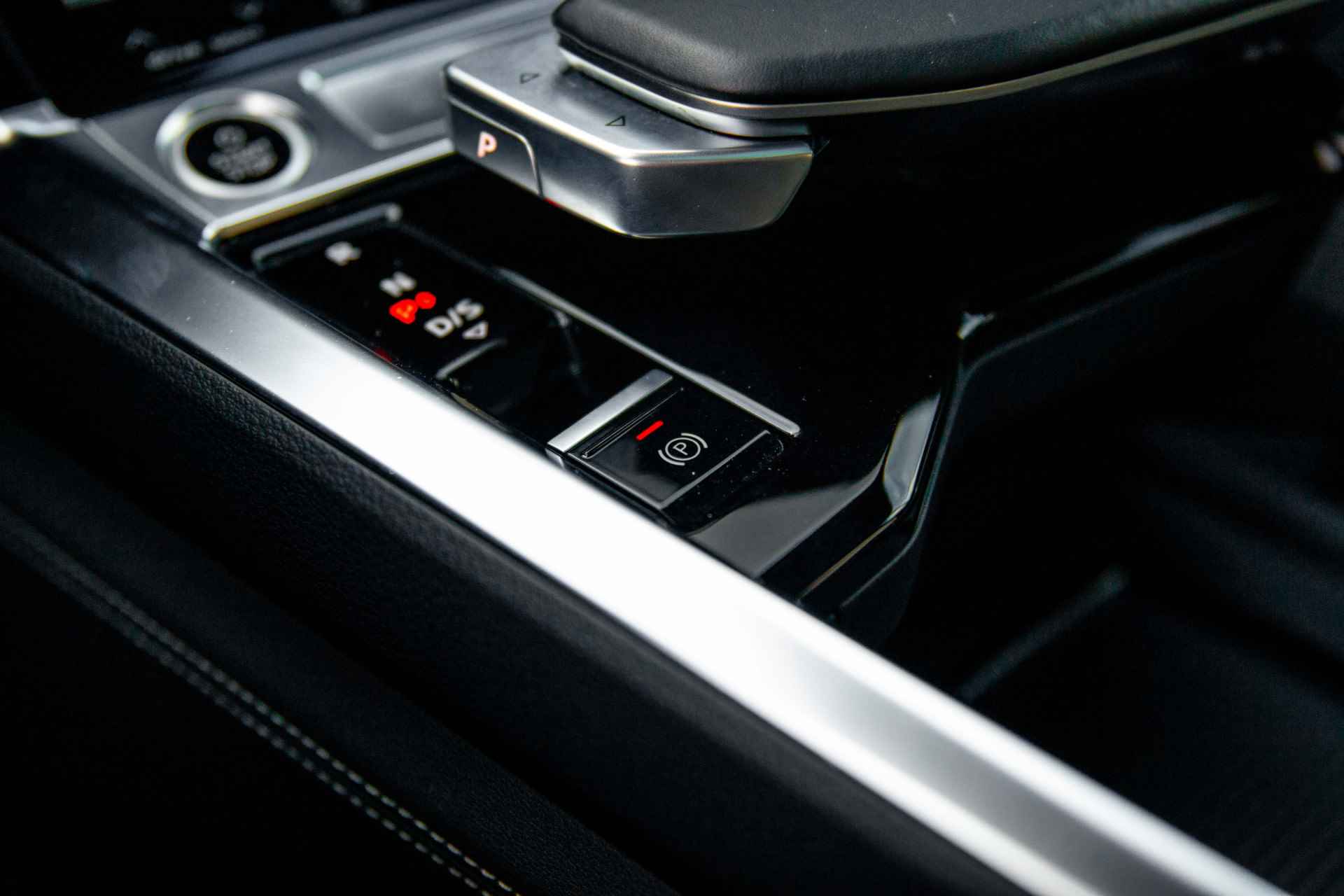 Audi e-tron Sportback 55 408pk quattro S Edition | Panoramadak | Zwart optiek | Achteruitrijcamera | 21" Velgen | - 57/74