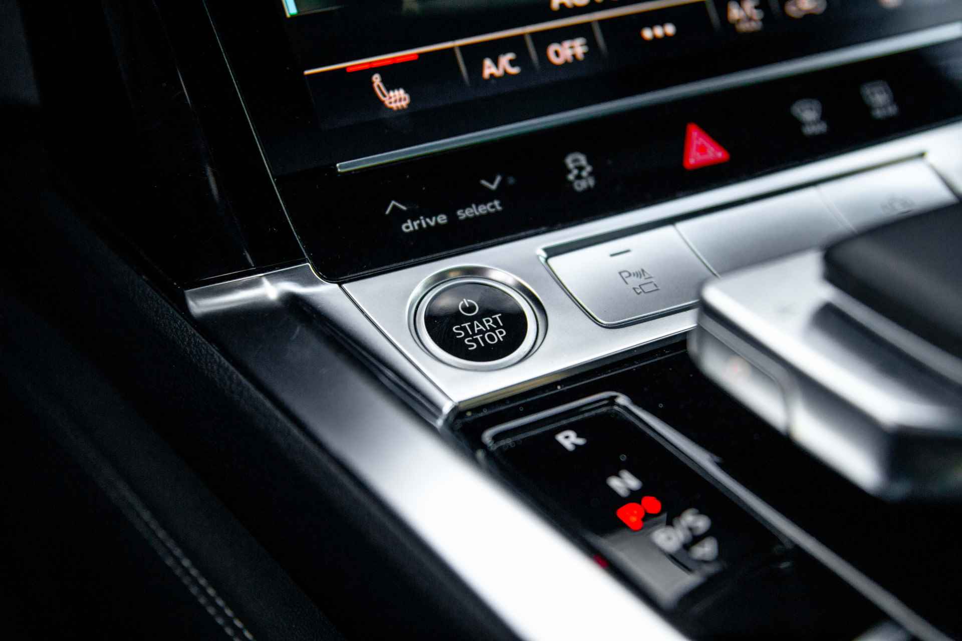 Audi e-tron Sportback 55 408pk quattro S Edition | Panoramadak | Zwart optiek | Achteruitrijcamera | 21" Velgen | - 59/74