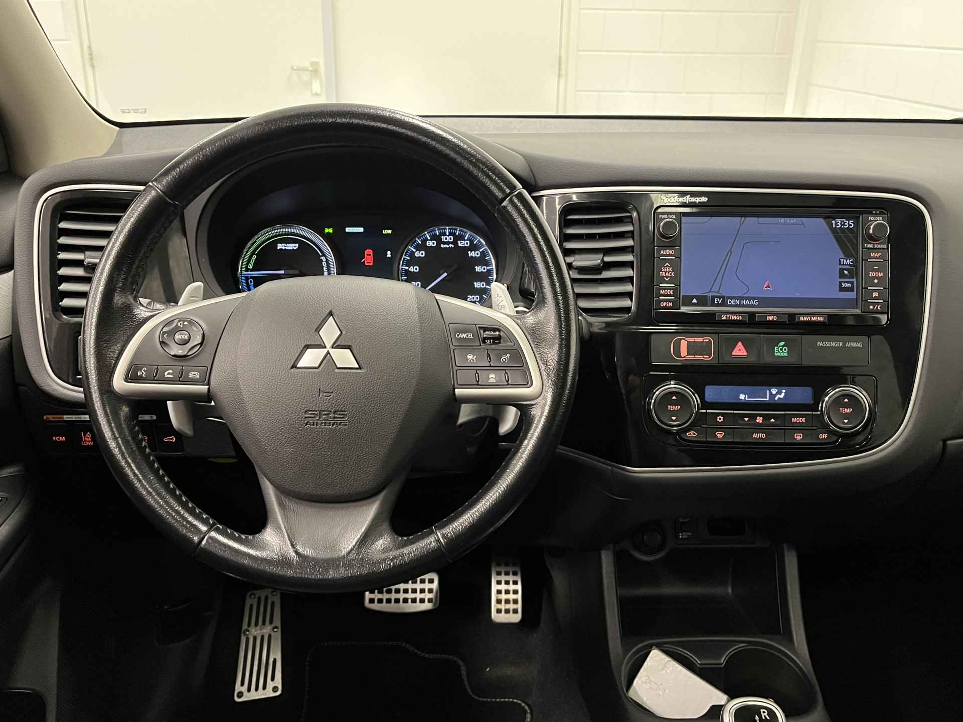 Mitsubishi Outlander 2.0 PHEV Instyle+ TREKHAAK | KEYLESS | NAVIGATIE | NETTE AUTO! - 6/47