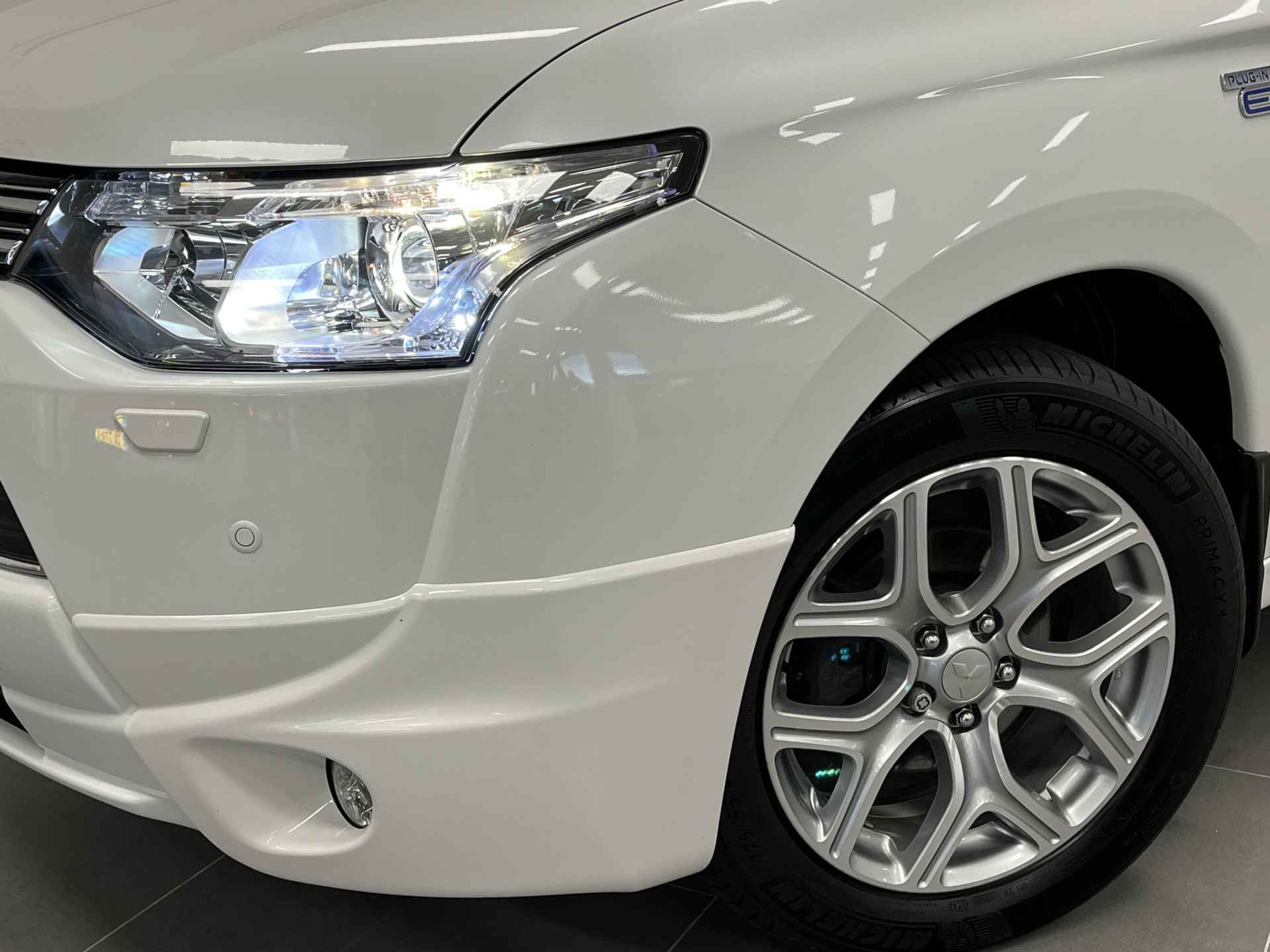 Mitsubishi Outlander 2.0 PHEV Instyle+ TREKHAAK | KEYLESS | NAVIGATIE | NETTE AUTO! - 12/47