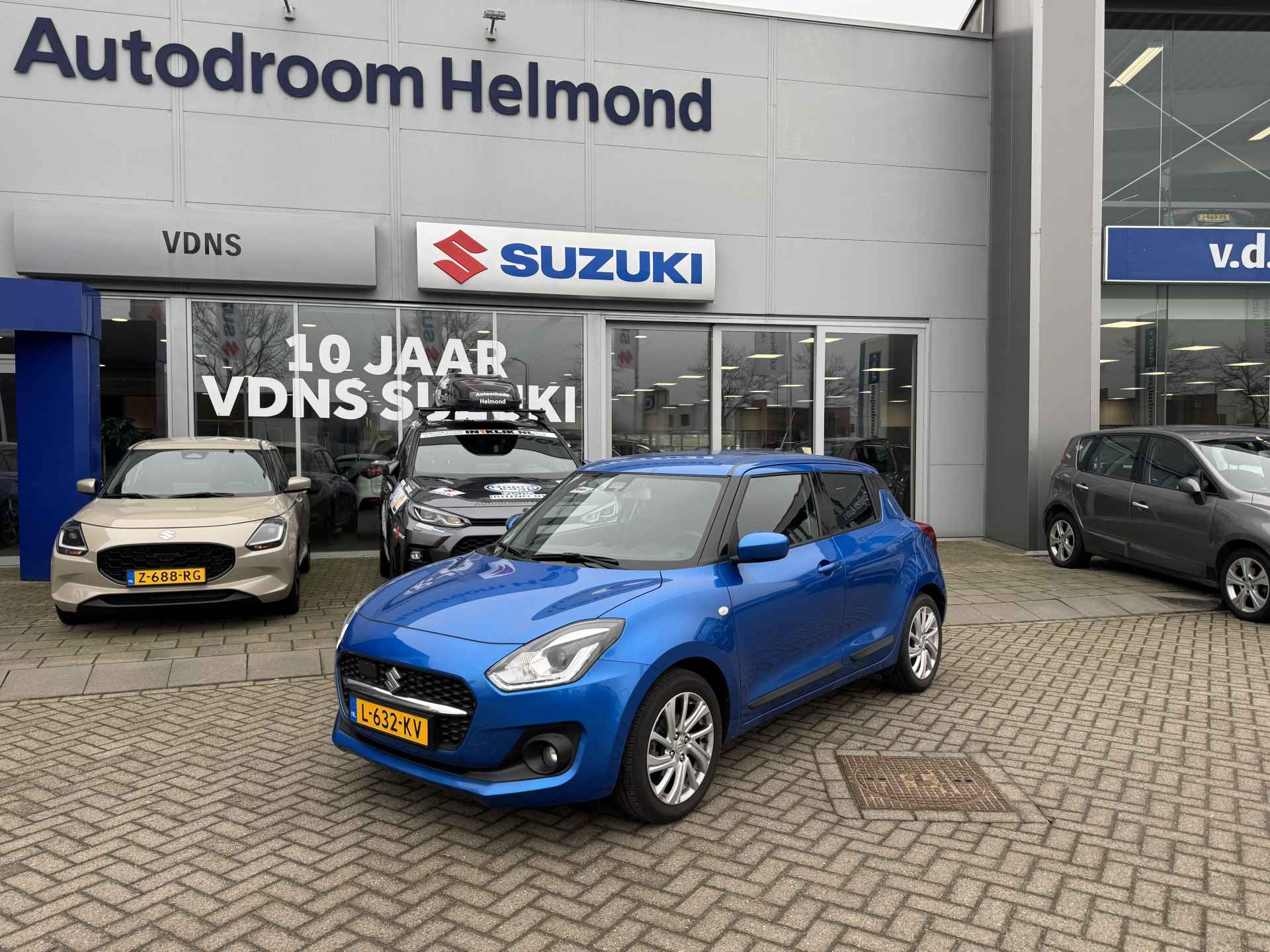 Suzuki Swift 1.2 Select Smart Hybrid Fabrieksgarantie ! | Nederlandse Auto ! | 12.087 km !   Automaat | DodeHoek detectie | Navi | Camera | Stoelverwarming | Lane Assist | Parkeersensoren | android apple Carplay   INFO;F.Bogaars - 3/30